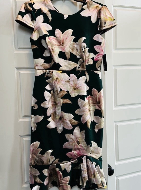 Gorgeous EnFocus Studio Women’s Metallic Floral Fitted Dress with Ruffle Hem NWT