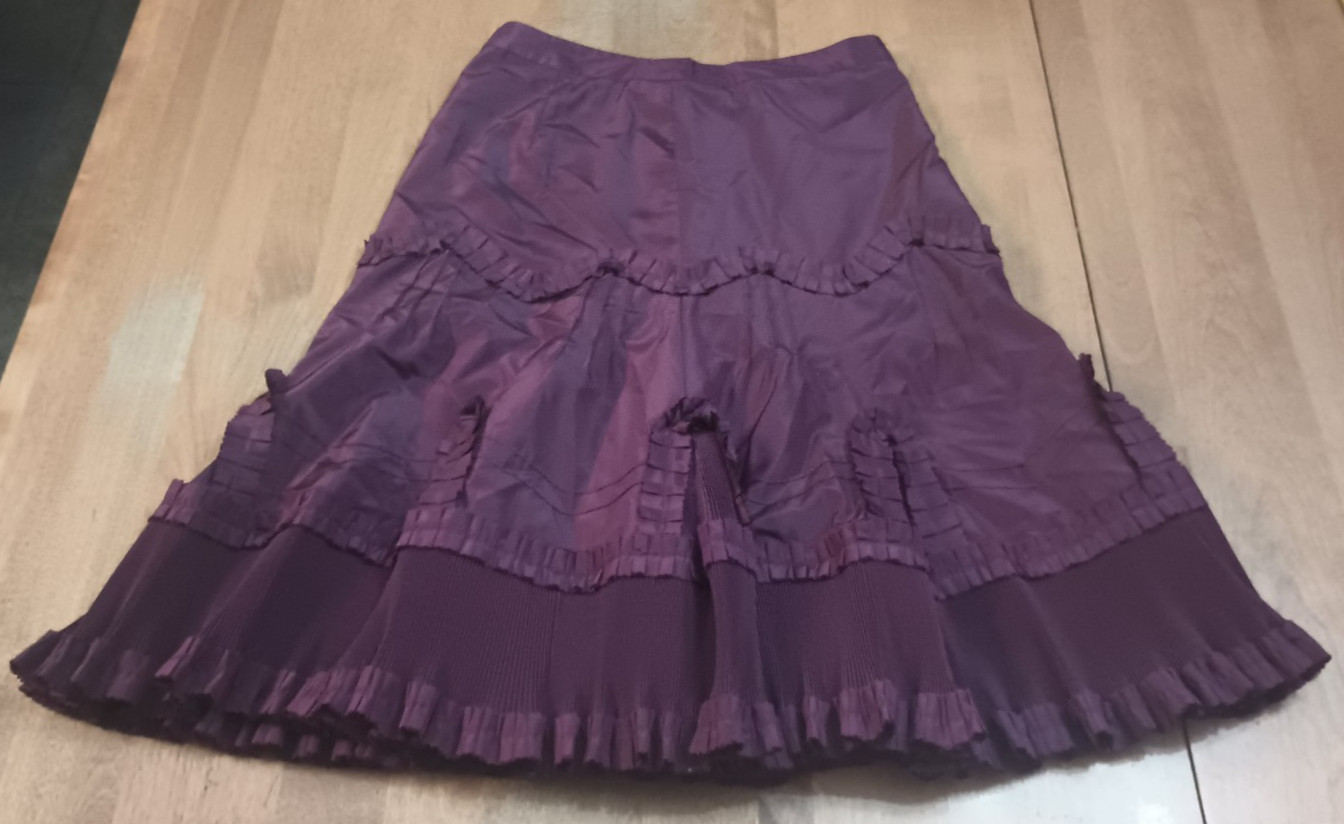 Ladies Size 2 Banana Republic Eggplant Purple Silk Blend Ruffles Lace
