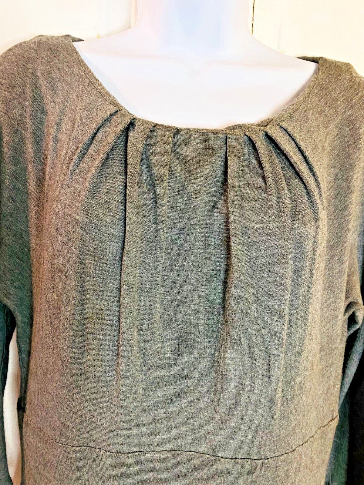 Trina Turk Gray Knit 3/4 Sleeve zip in back Dress, half lined Size S