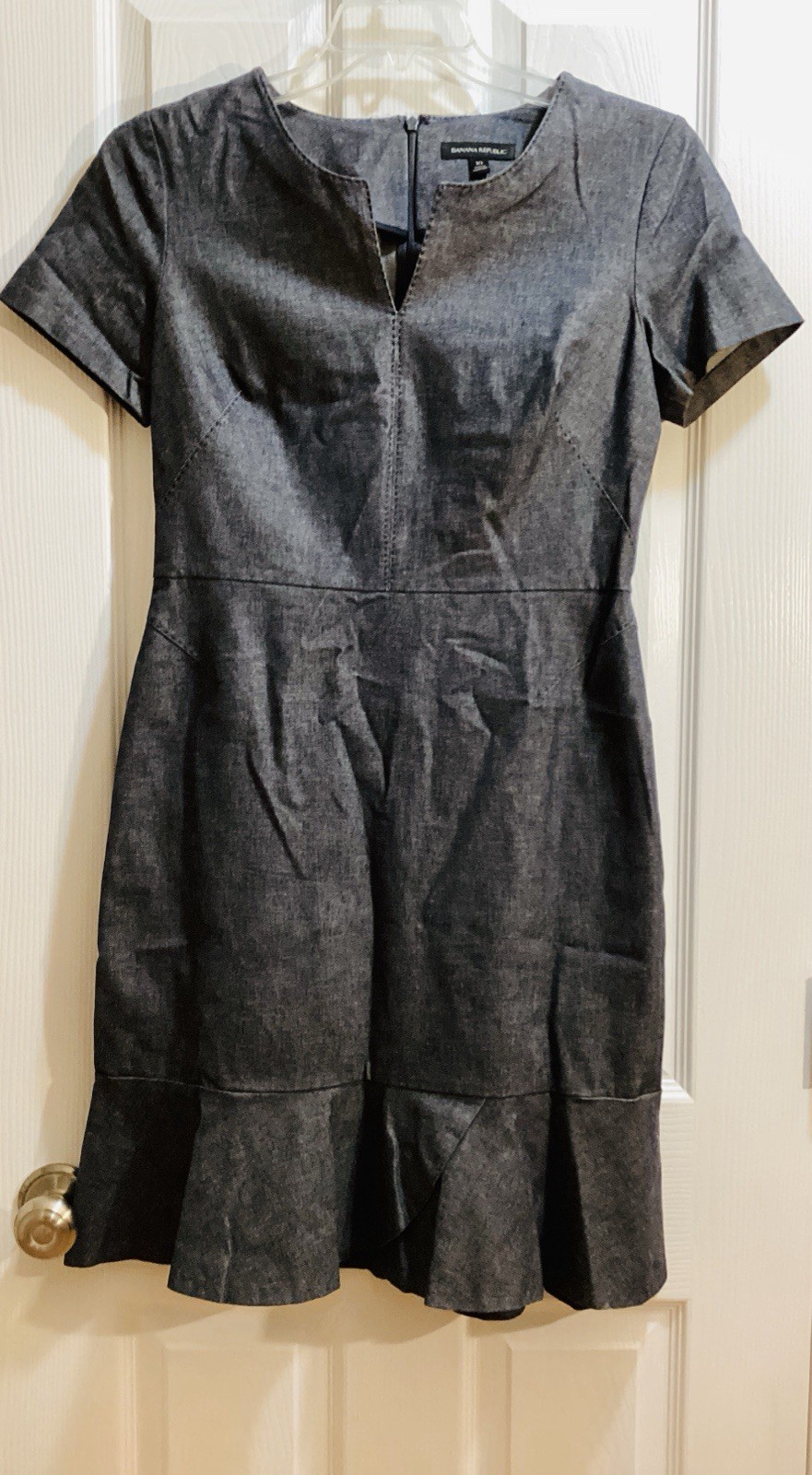 Banana Republic Gray Denim Sheath Dress Pleated V-Neck Short Sleeve Zip 10