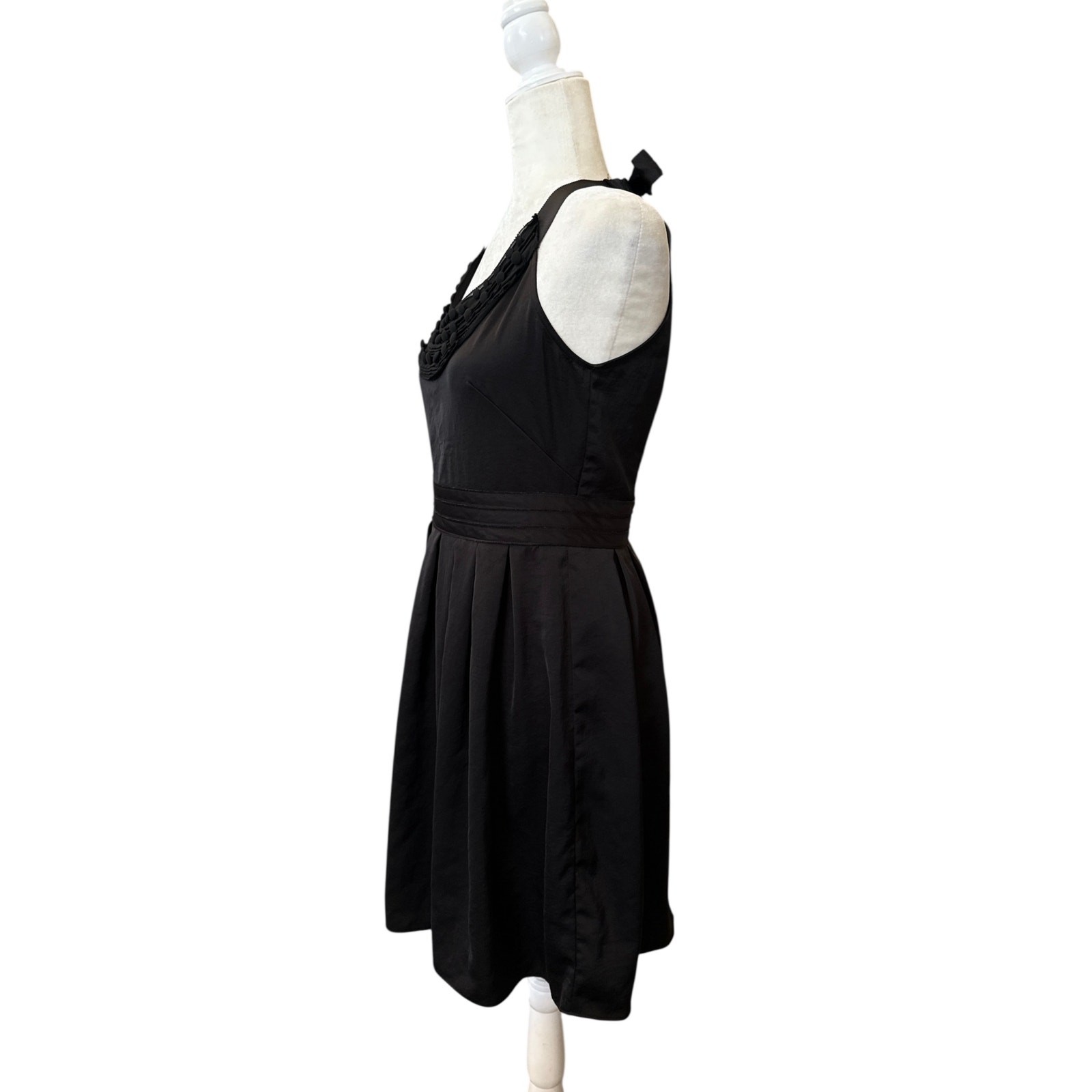 LOFT Black Sleeveless Pleated Button Accent Dress with Bow Women’s Size 2