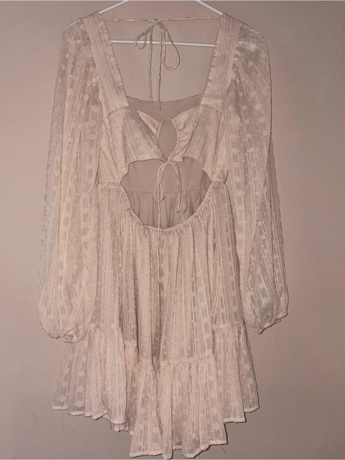Lulu’s ‘Only you & I” cream long sleeve tie back dress S