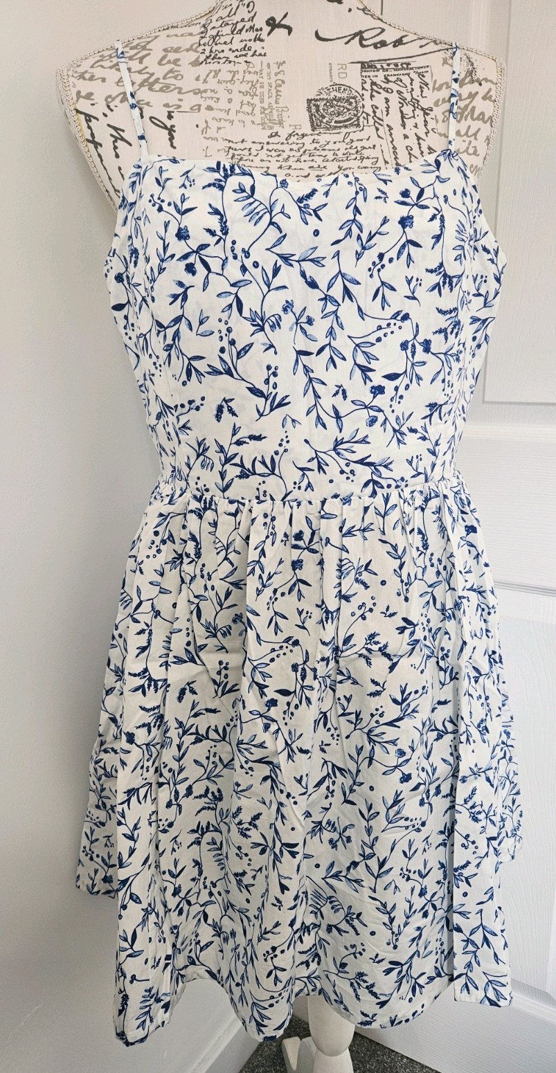 H&M white Sleeveless strappy Dress Size medium uk 12-14 blue floral worn once