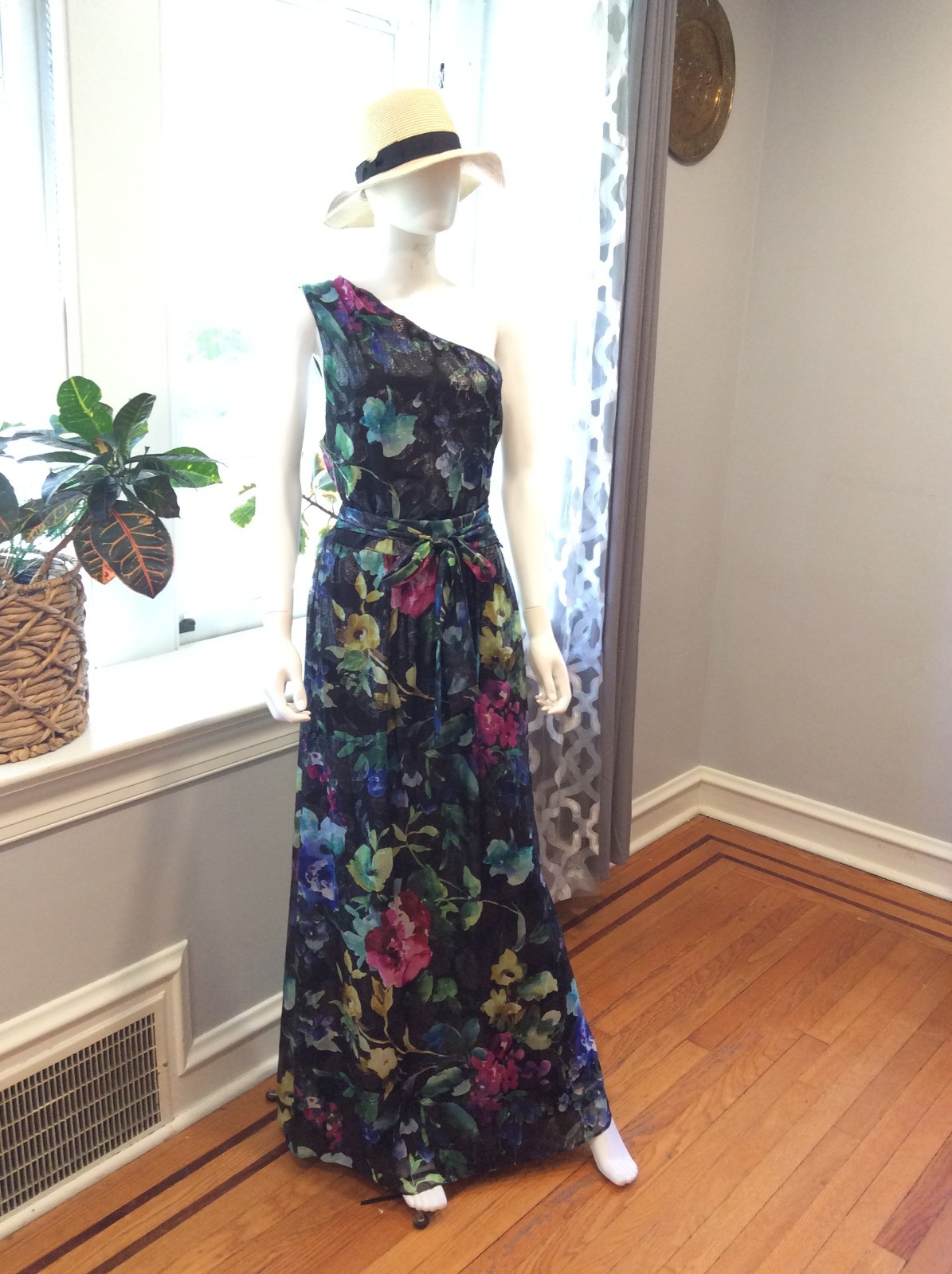 SLNY Elegant Dark Floral Evening Gown Size 22