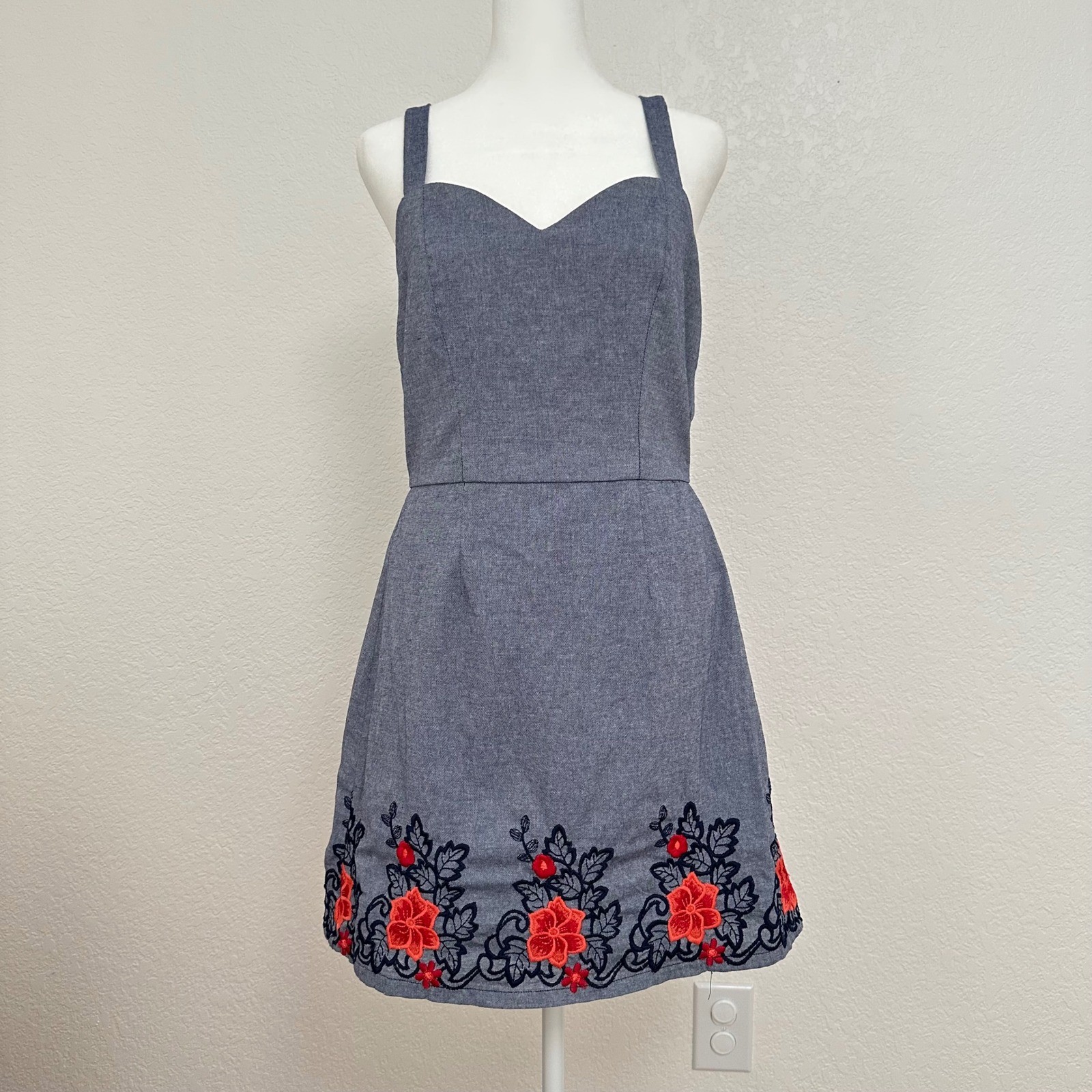 Mi Ami Embroidered Floral Chambray Dress Womens Large Blue Smocked Back