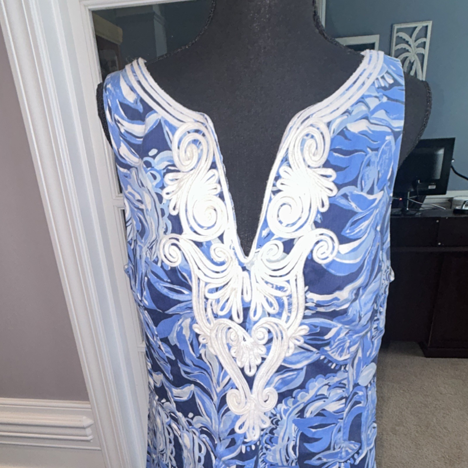 Lilly Pulitzer Women’s Floral Shift Dress V-Neck Sleeveless Embroidered 16