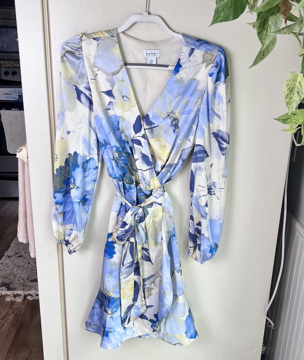 Nicole Miller Faux Wrap Tie Dress Size Medium Floral Watercolors Satin Summer