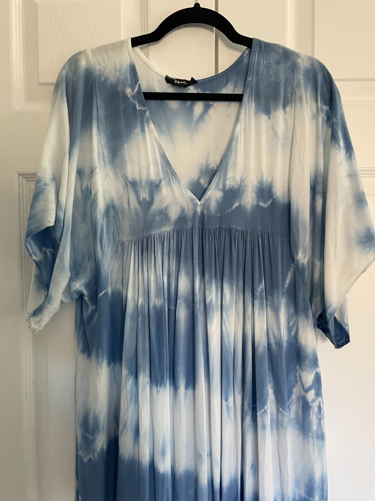 $78 Venti6 Casual Blue Tie Dye V-Neck Kaftan Dress for Beach, Travel-Size Small