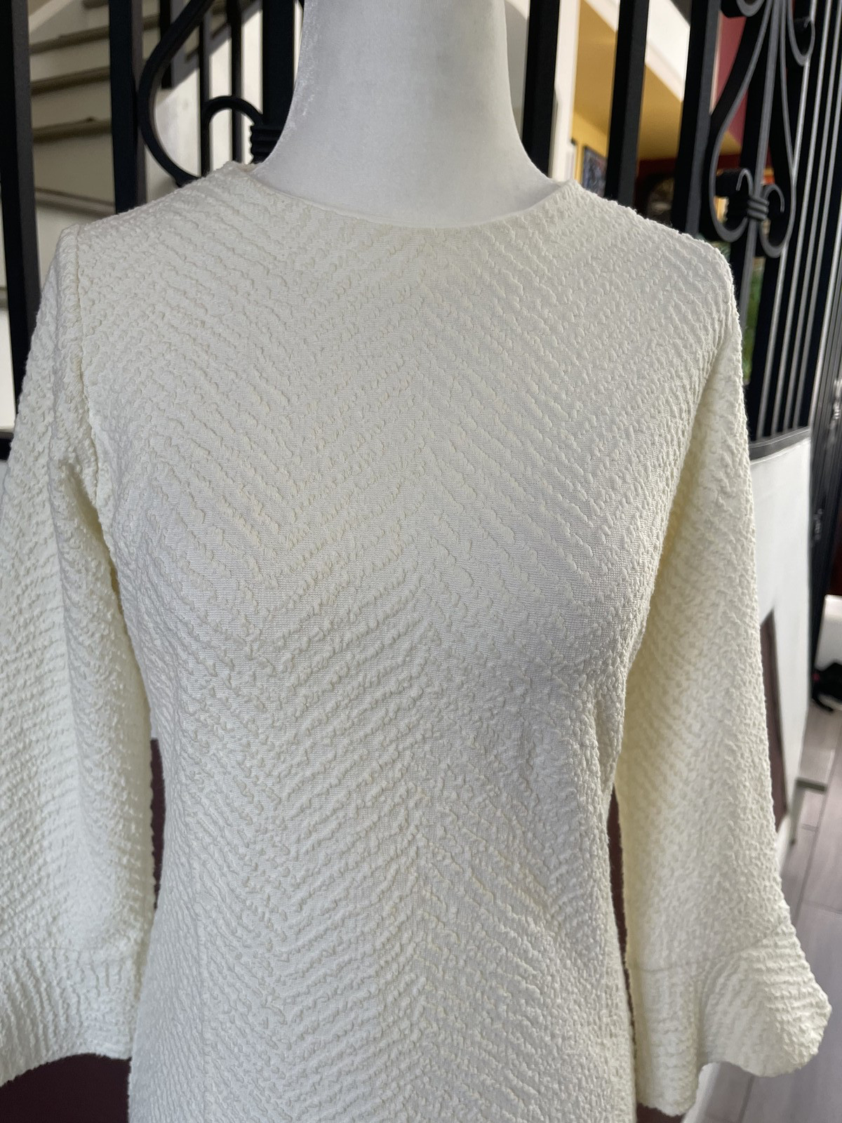 J.McLaughlin Cream Textured Knit Shift Dress XS Bell Sleeve Classic Elegant