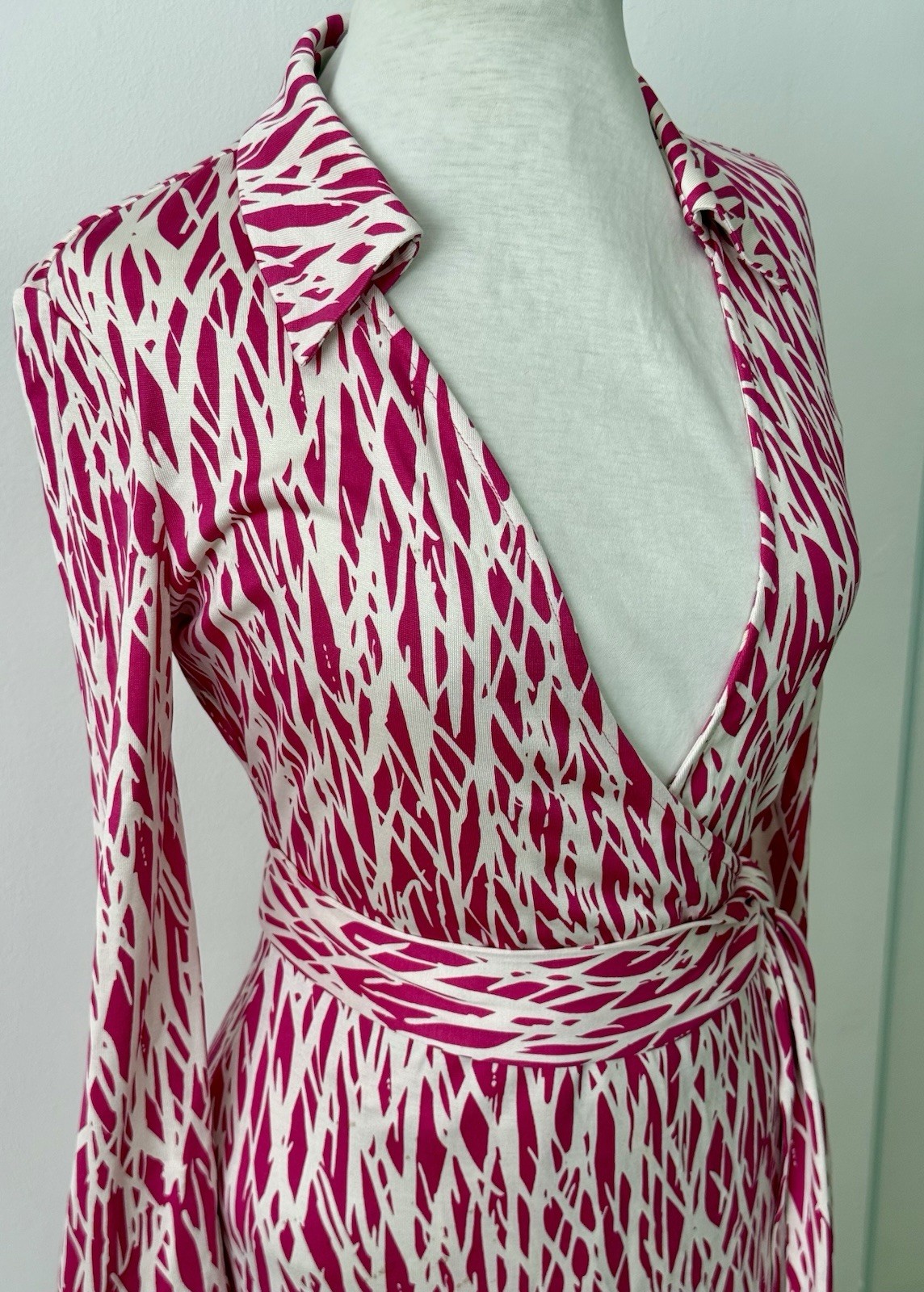 Diane von Furstenberg Pink Jeanne Designer Silk Wrap Dress Size 6