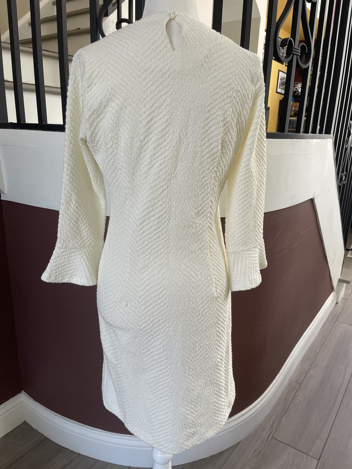 J.McLaughlin Cream Textured Knit Shift Dress XS Bell Sleeve Classic Elegant