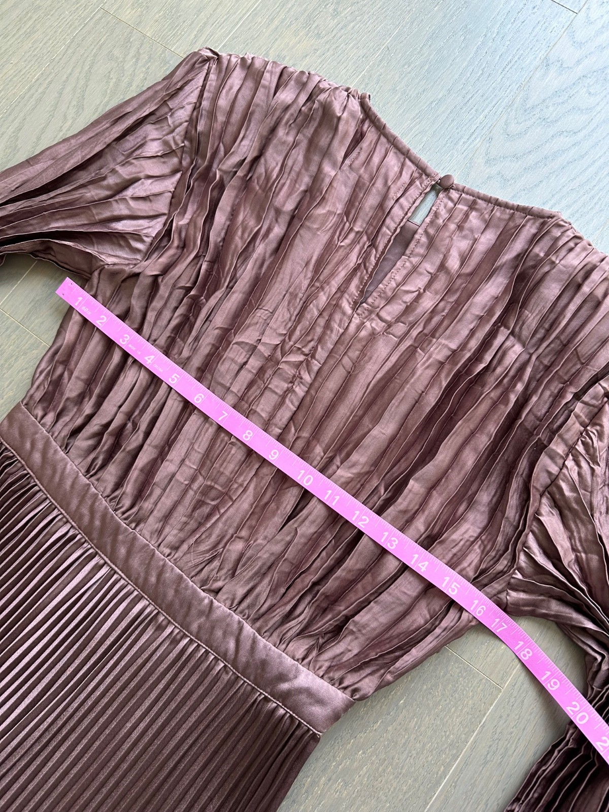 L’IDEE Royale Long Sleeve Pleated Maxi Dress Brown Satin – Size US 6