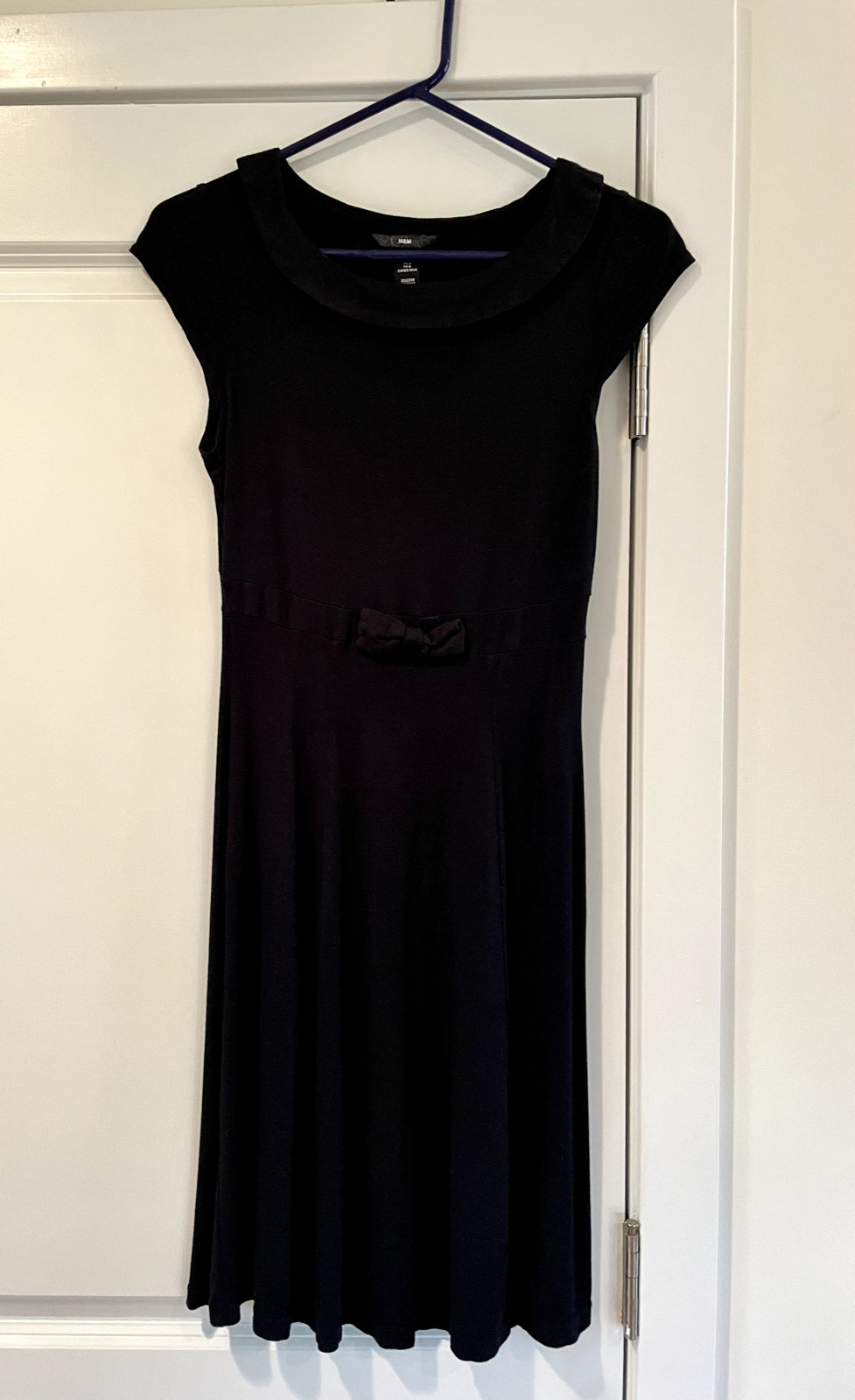H&M * Women’s Half-Sleeve Black Dress w/ Bow at Waist * Rayon/Spandex * Size 6