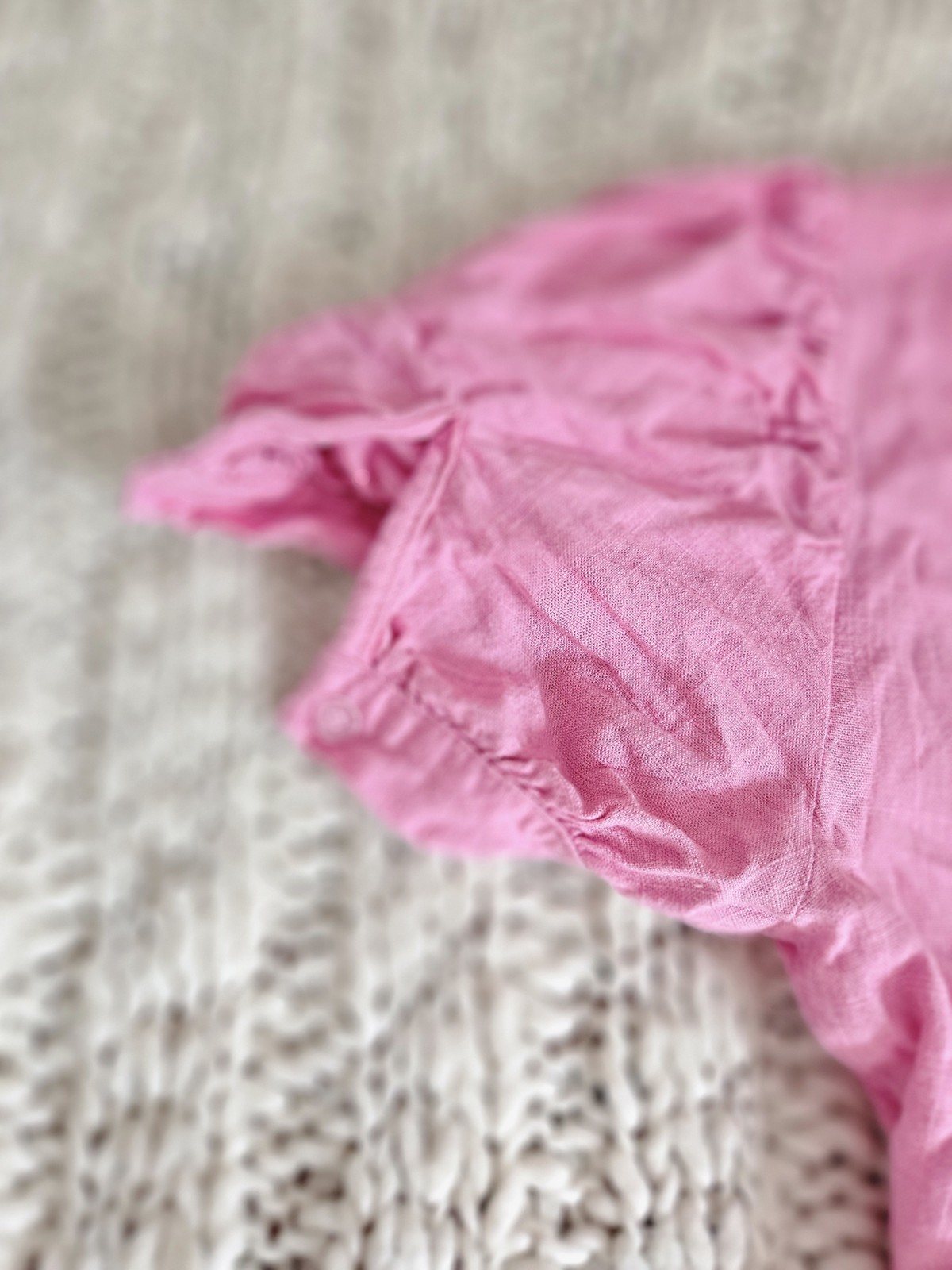 Francesca’s Pink Puff Sleeve Tie Front Dress M V‑Neck Lightweight Summer Cute
