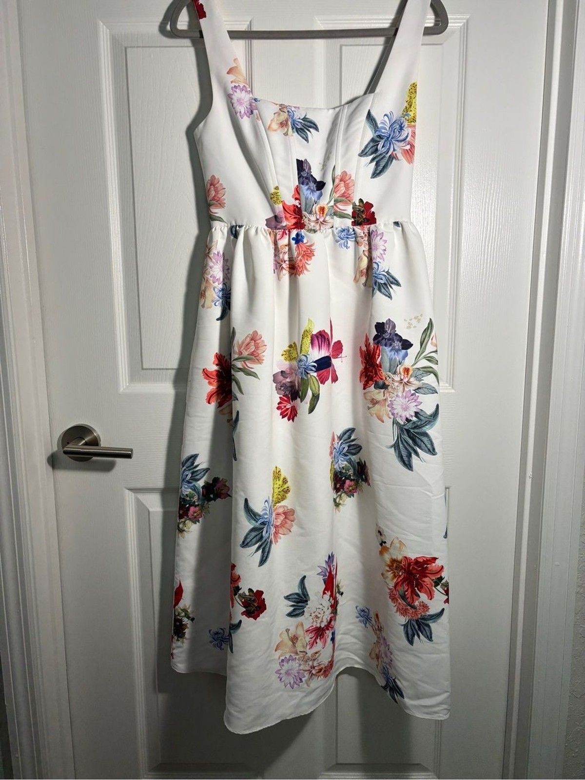 Sachin + Babi Size Small White Floral Fit-and-Flare Floral Cocktail Dress