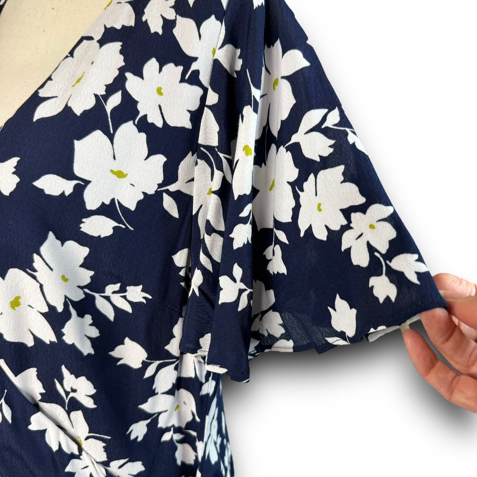 Blue Floral Wrap Mini Dress Vneck Short Sleeve Spring Summer Size Medium