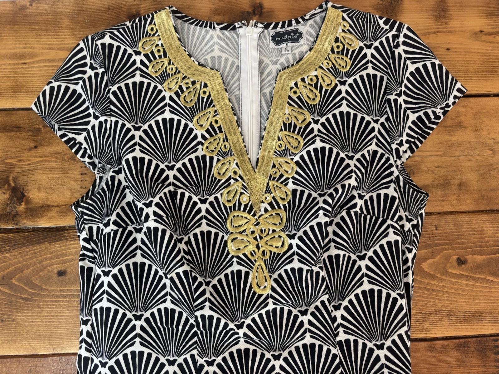 Women’s Mud Pie size S dress shell print with gold accents, preppy look EUC