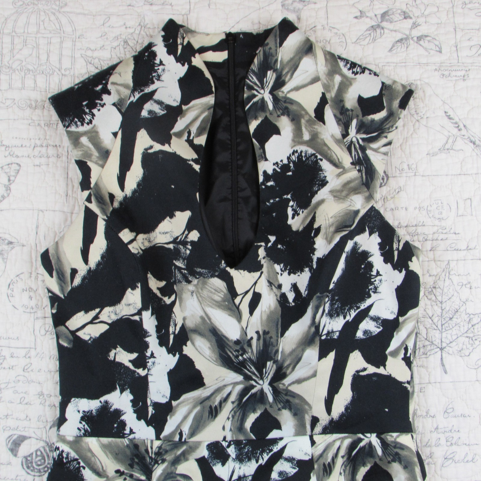 New Black Halo Women printed plunge neck Pencil Sheath Dress wedding guest sz 6