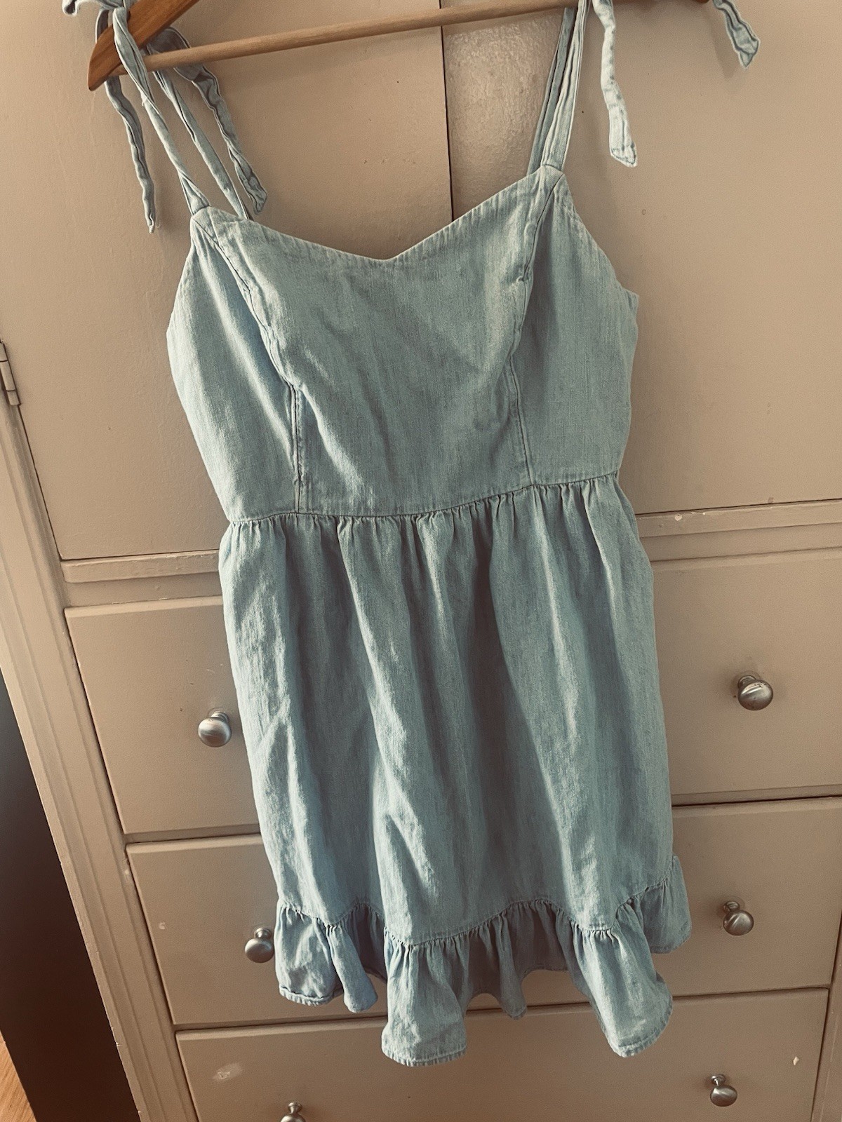 Old Navy Cami Dress Women’s Large Blue Chambray Tie Shoulder Ruffle Hem Pockets