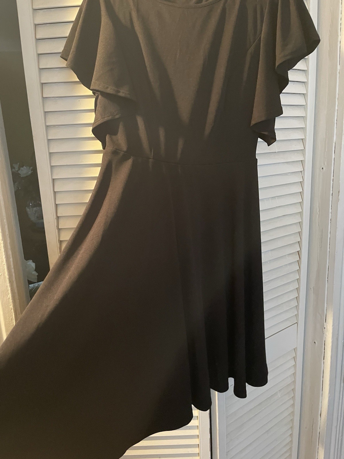 Women’s Black Solid Fit & Flare Knee Length Dress Round Neck Ruffle Size M