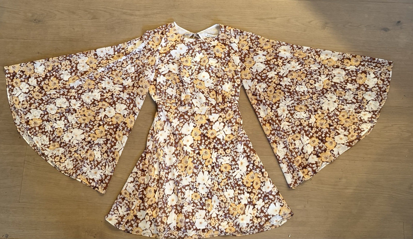 Shona Joy Circle Sleeve Backless Mini Dress Floral Size 4 NEW! $260.00