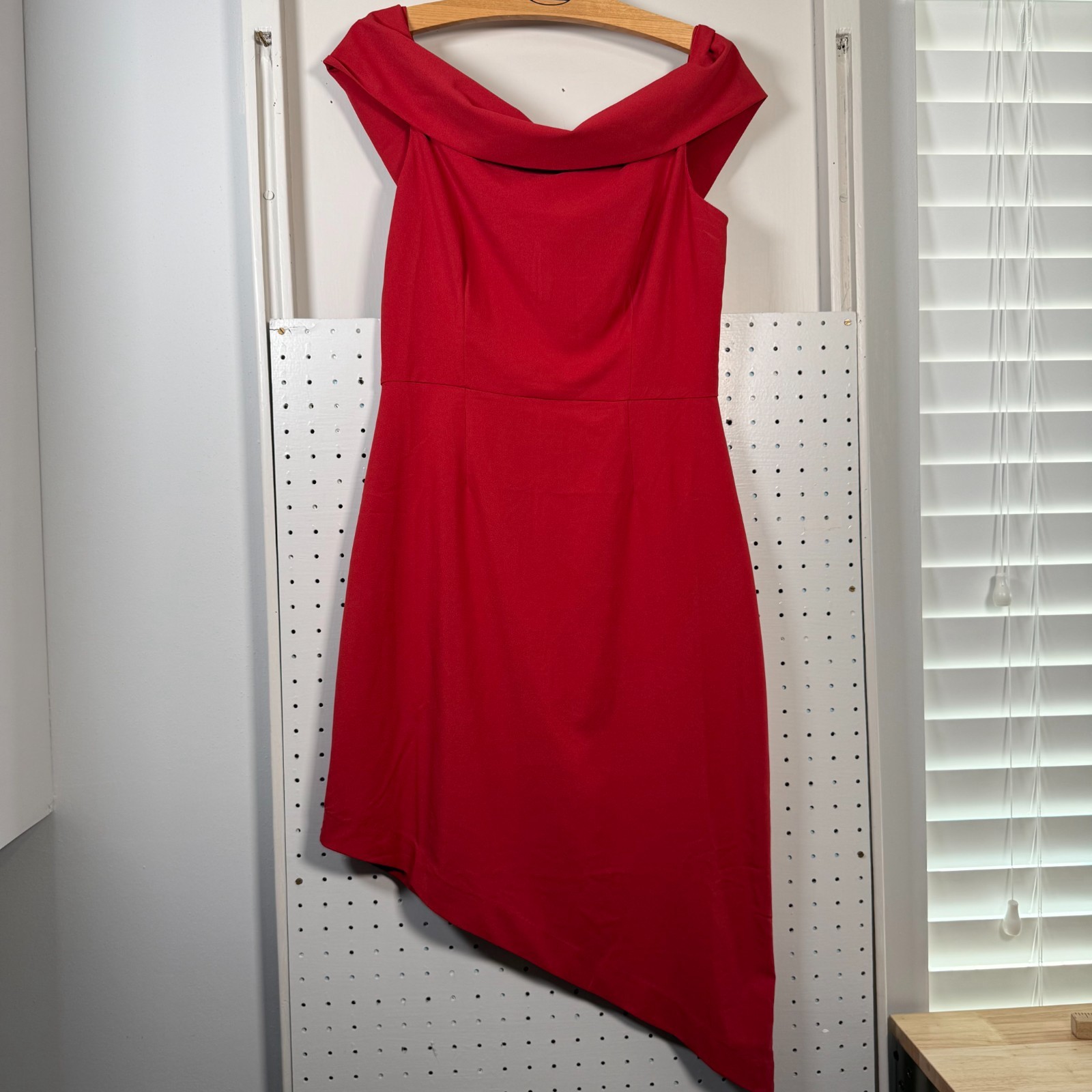 Hutch Cocktail Dress Women’s Medium Red Asymmetric Hem Classic off-The-Shoulder