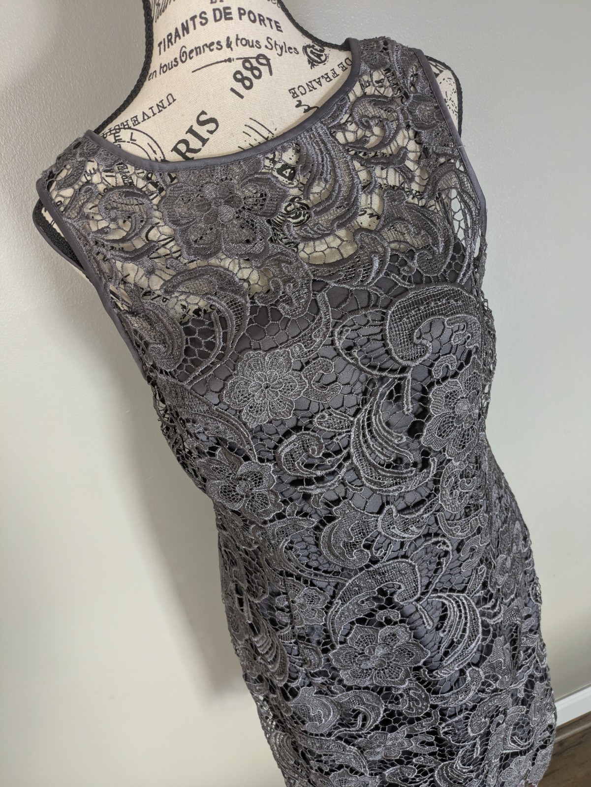 Adrianna Papell Evening Illusion Bodice Lace Sheath Dress Women’s Size 8 Gray