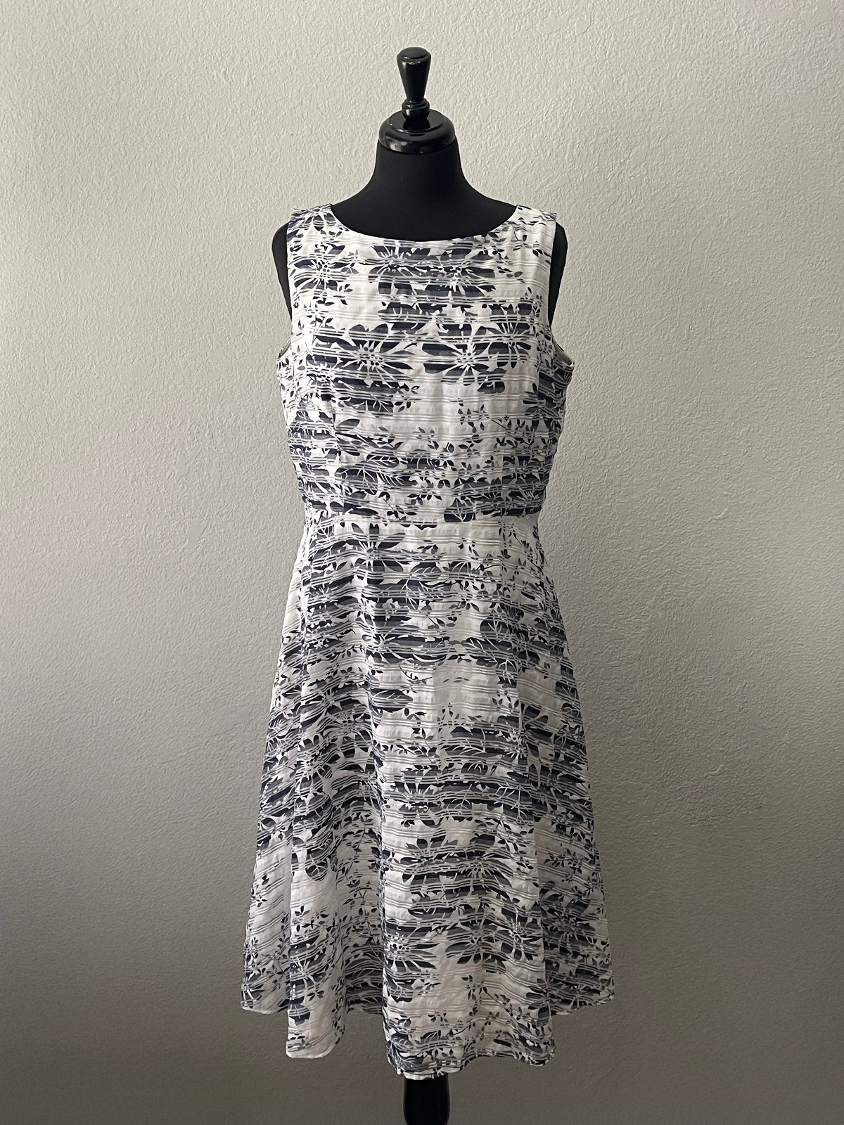 Preston & York Dress Size 12 Black White Floral Fit Flare Sleeveless Midi