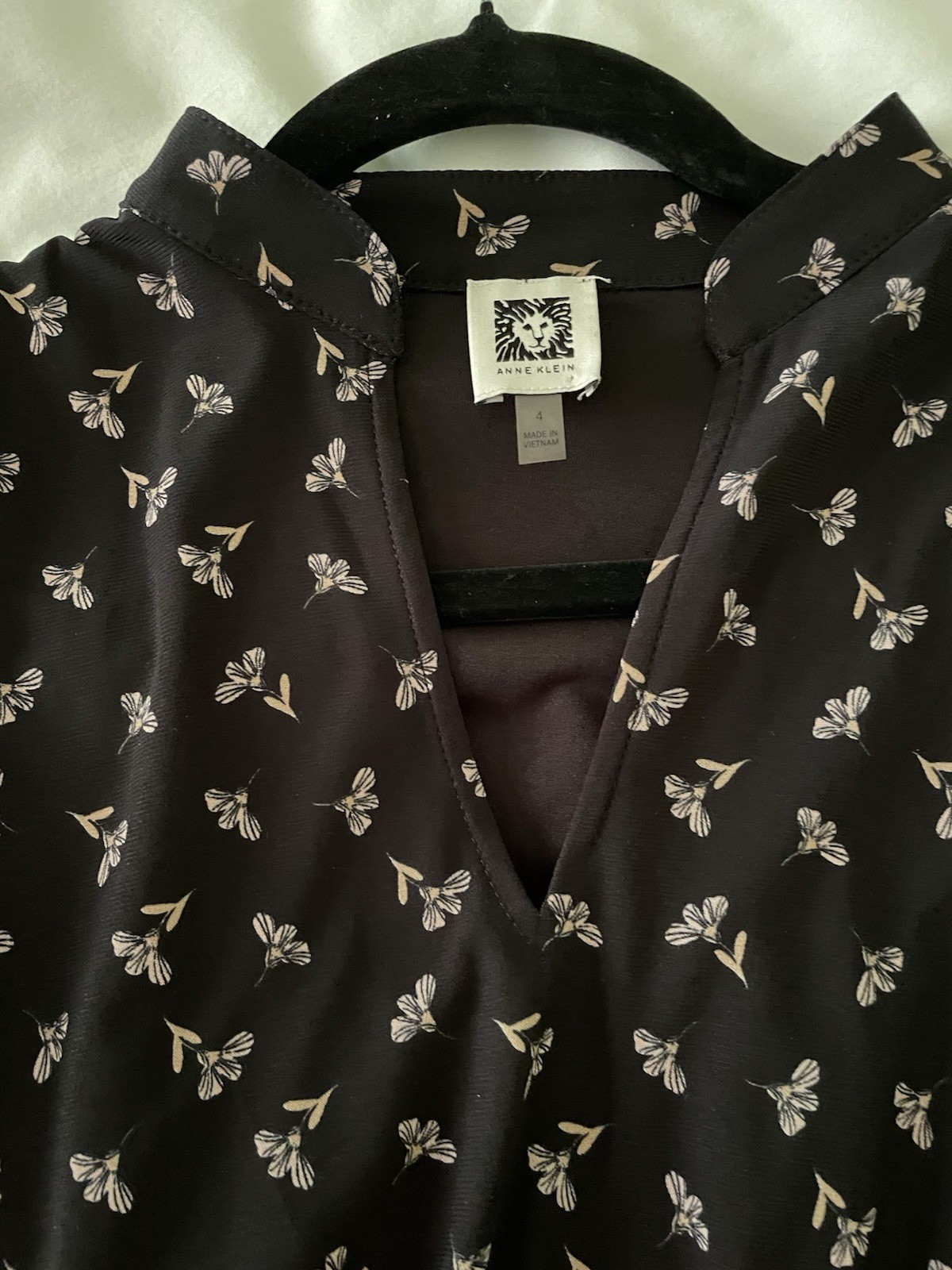 Anne Klein Sleeveless Dress V Neck w/Stand-up Collar Floral Print Women’s Size 4