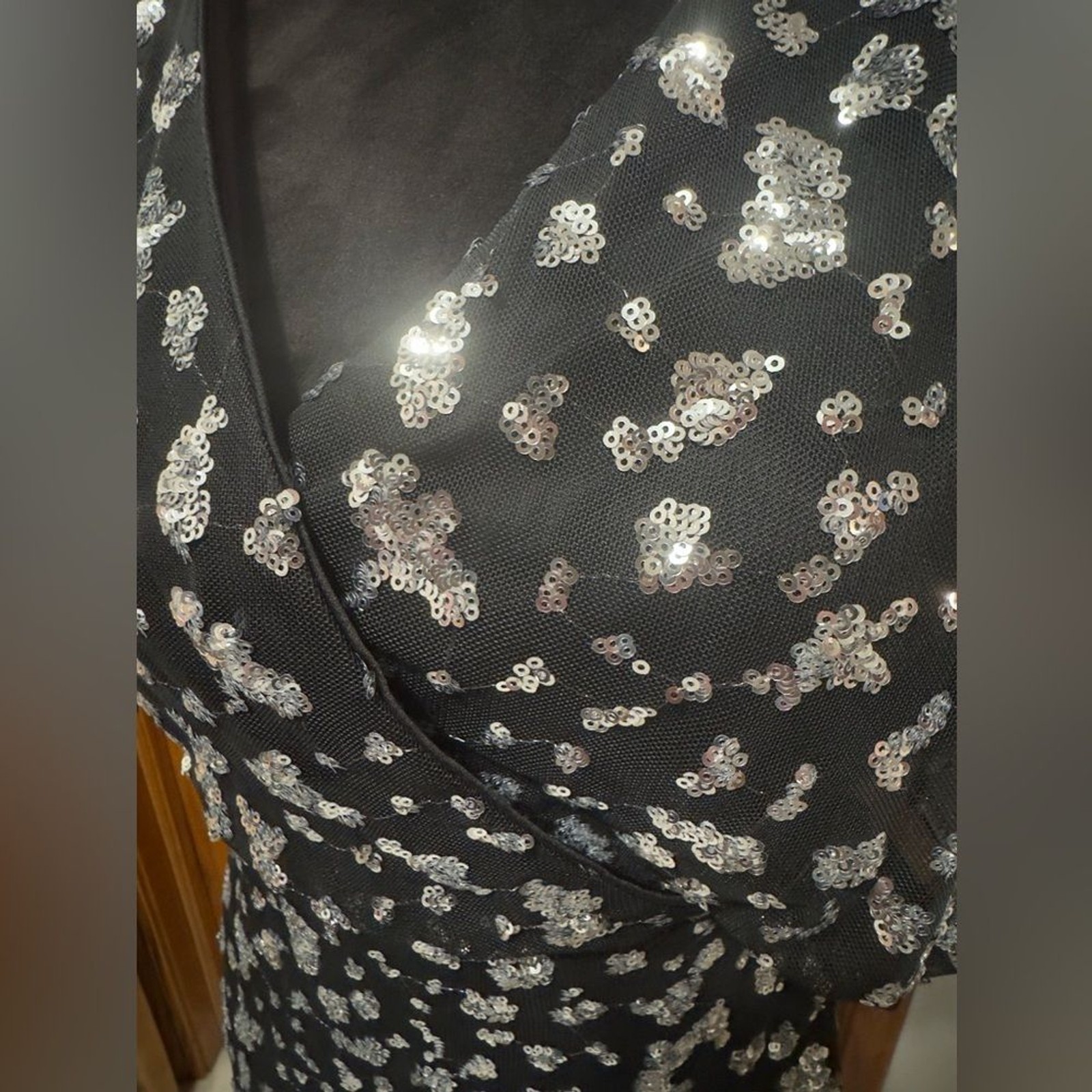 NWT KENSIE Sequin flutter sleeve midi dress size 2