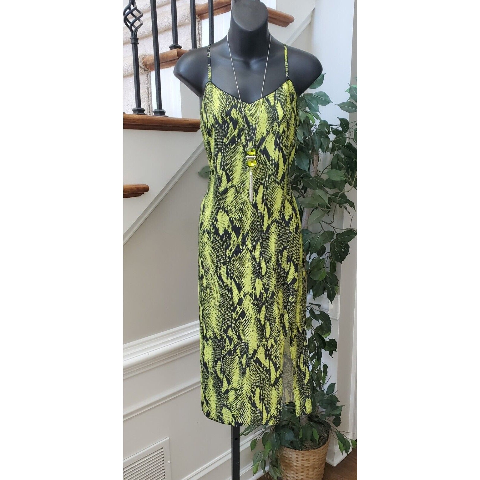 Sans Souci Green Snake Print Polyester V-Neck Sleeveless Knee Length Dress Large