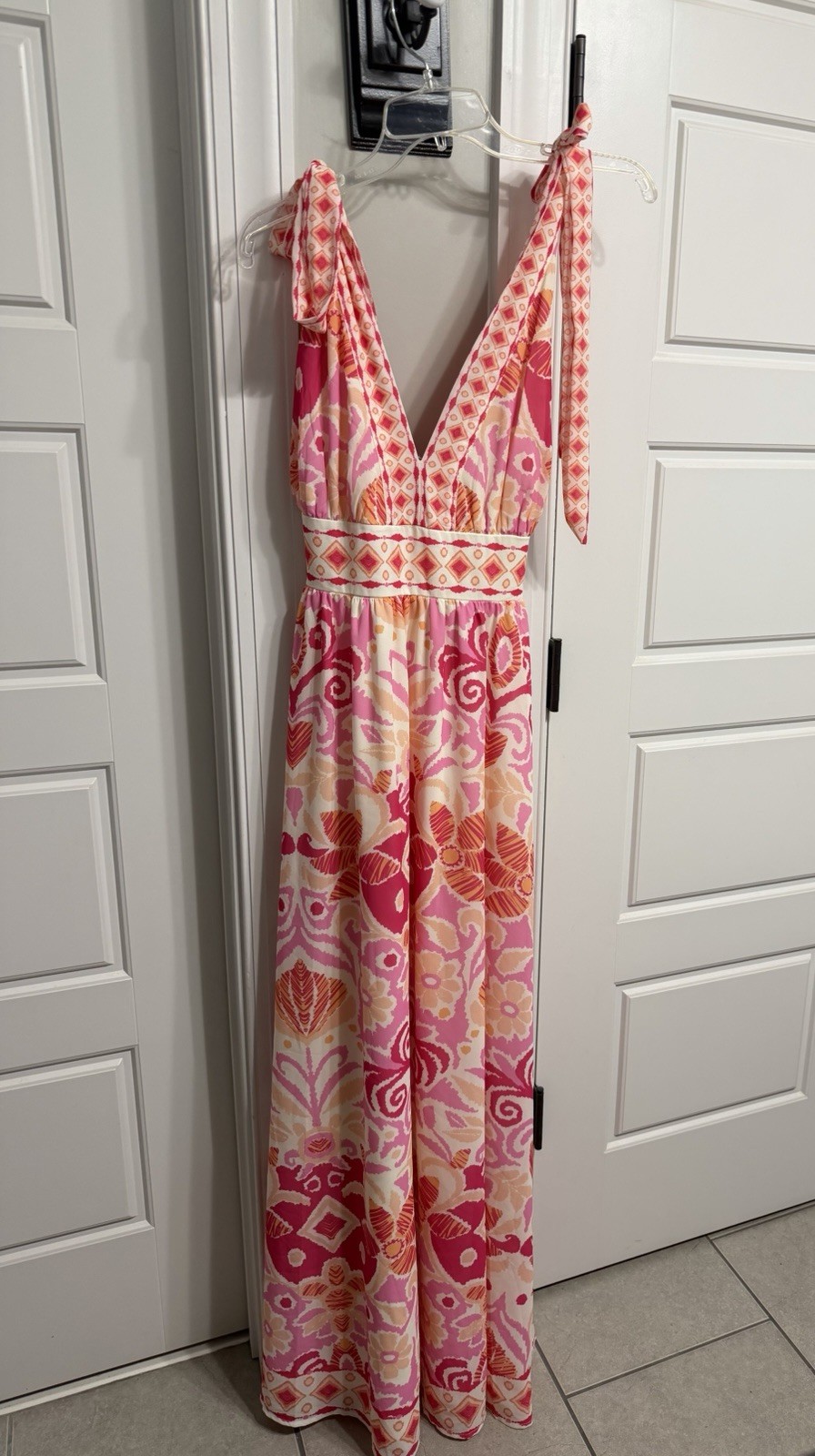 Flying Tomato Maxi Dress M Pink/Orange/White Geometric V-Neck Sleeveless Bow