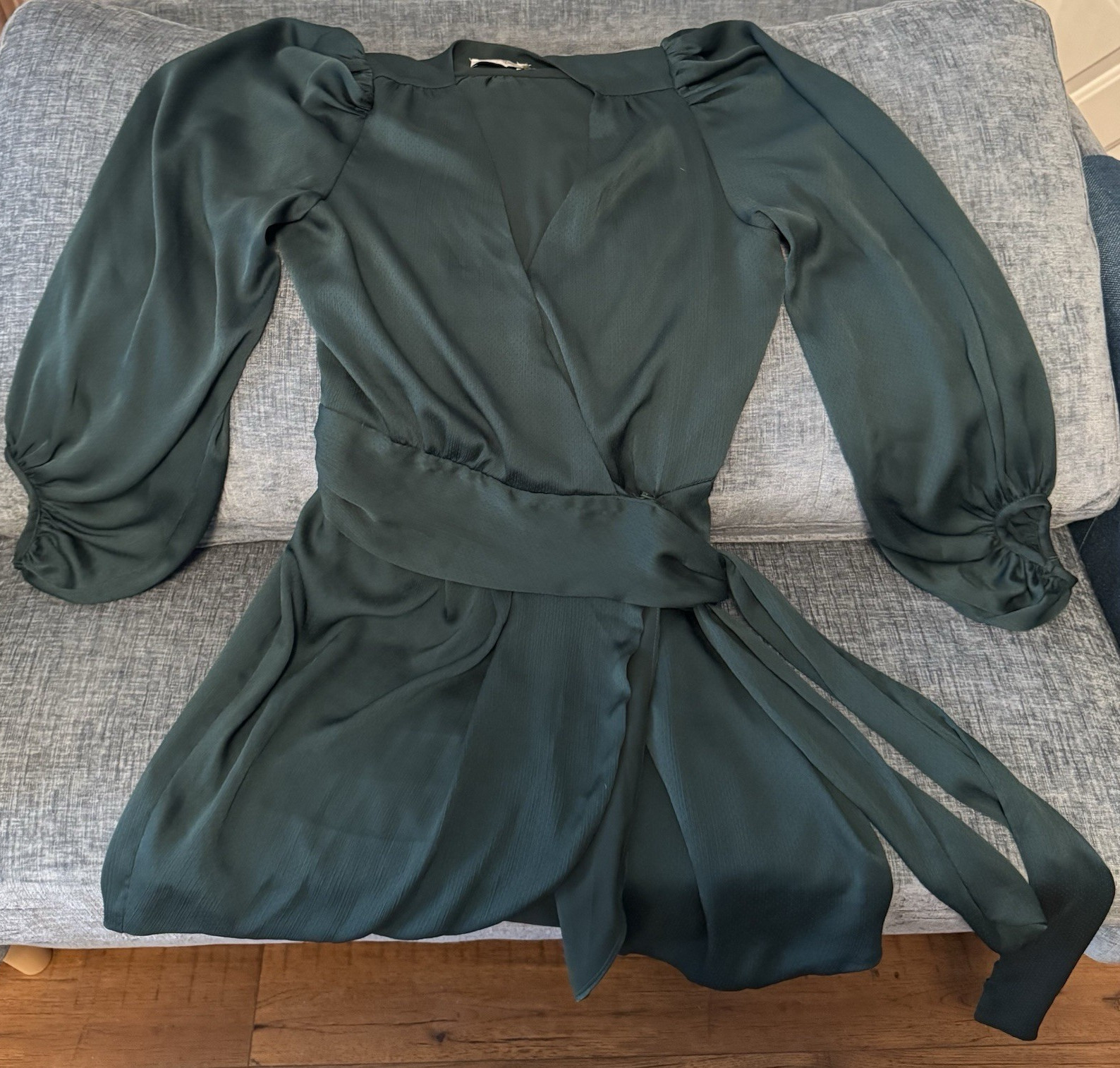 Dress Forum Green Solid V-Neck Wrap Long Sleeve Dress L