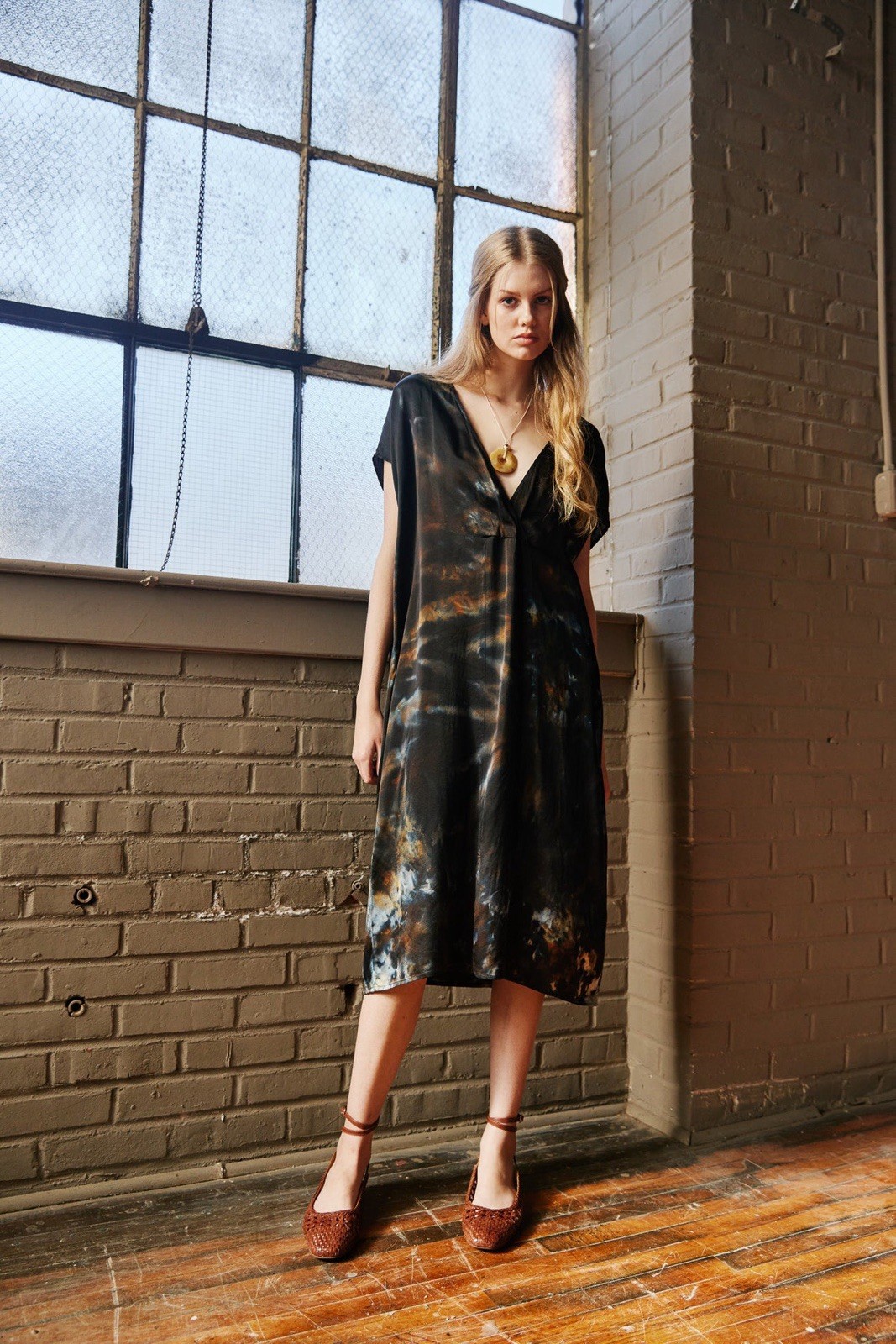 Riverside Tool & Dye Luca Silk Charmeuse Kaftan Midi Dress Brown Tie Dye 1 XS/S