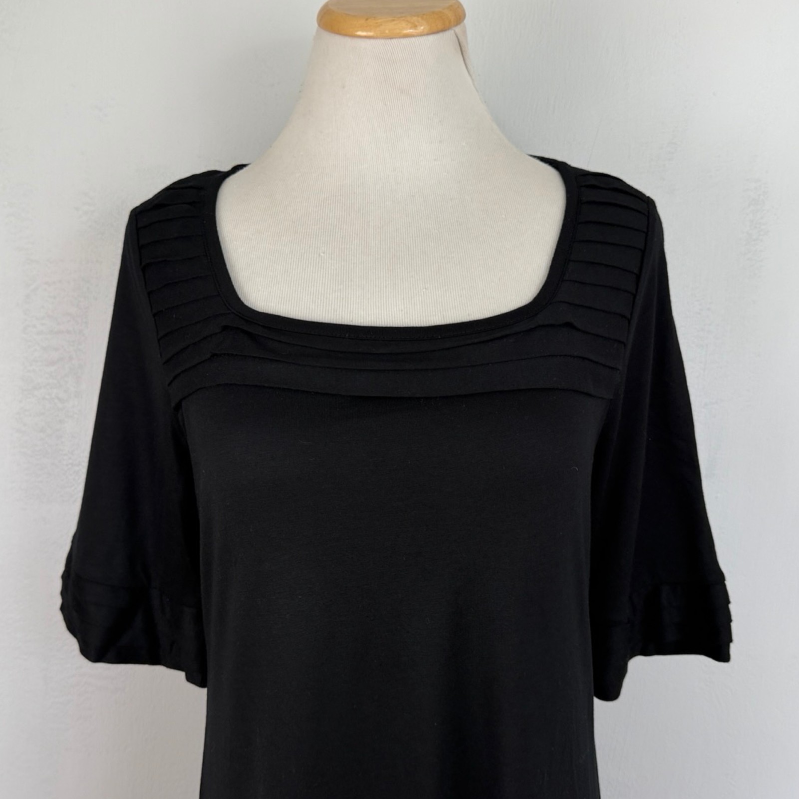 Banana Republic Dress Size Medium Black Fine Knit Rayon/Lyocell Pleated