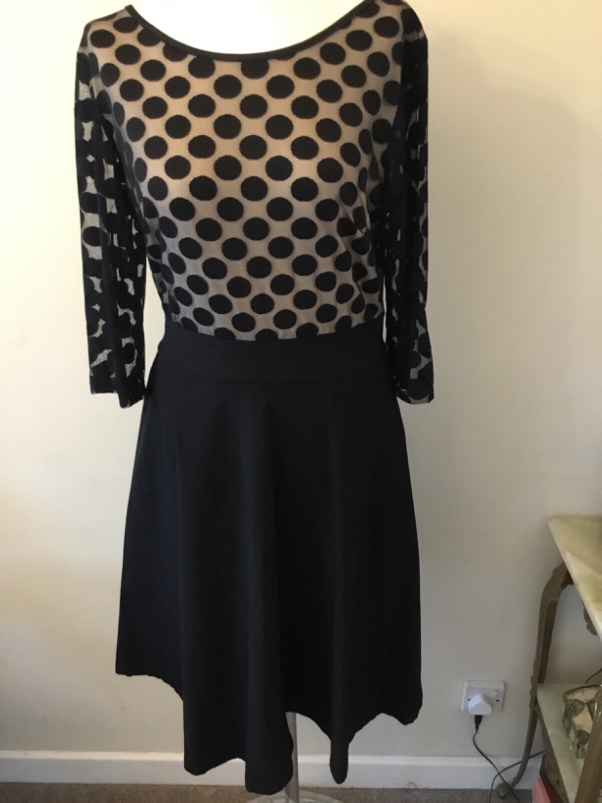 **MIUSOL LADIES BLACK DRESS. SIZE LARGE. WITH.FLARED SKIRT..CHEST 38 INCHES..