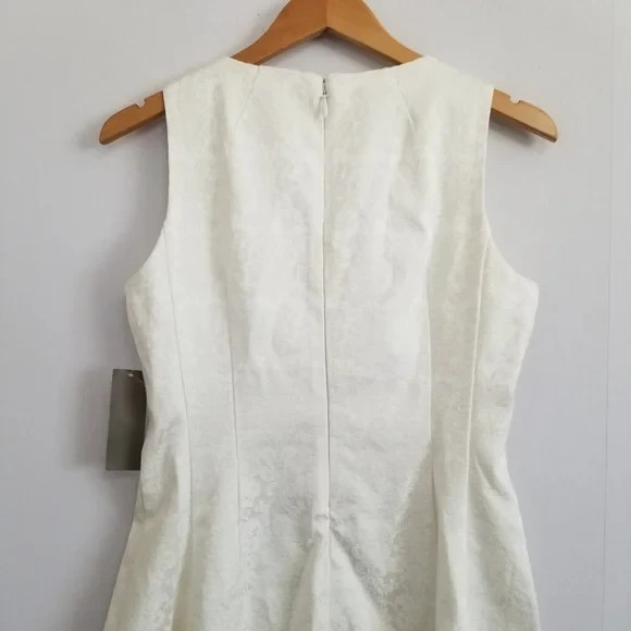 READ – NWT Eva Mendes New York & Company White Damask Mini Dress Size 6
