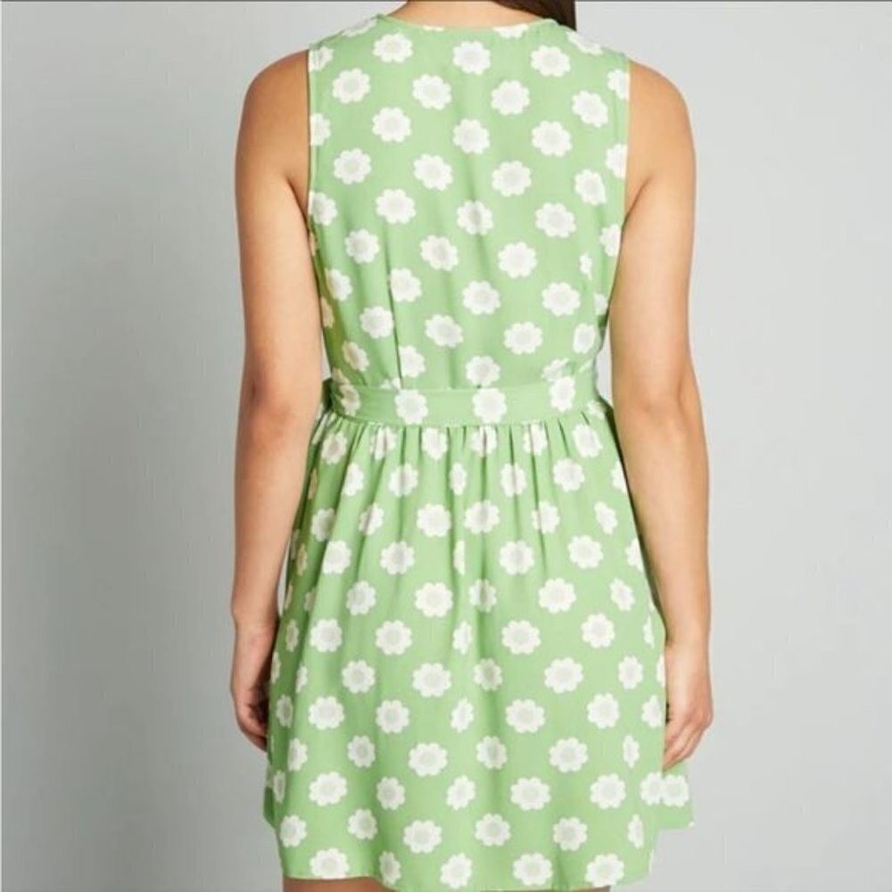 Modcloth Pose Without Saying Wrap Dress Green Floral Medium NWT
