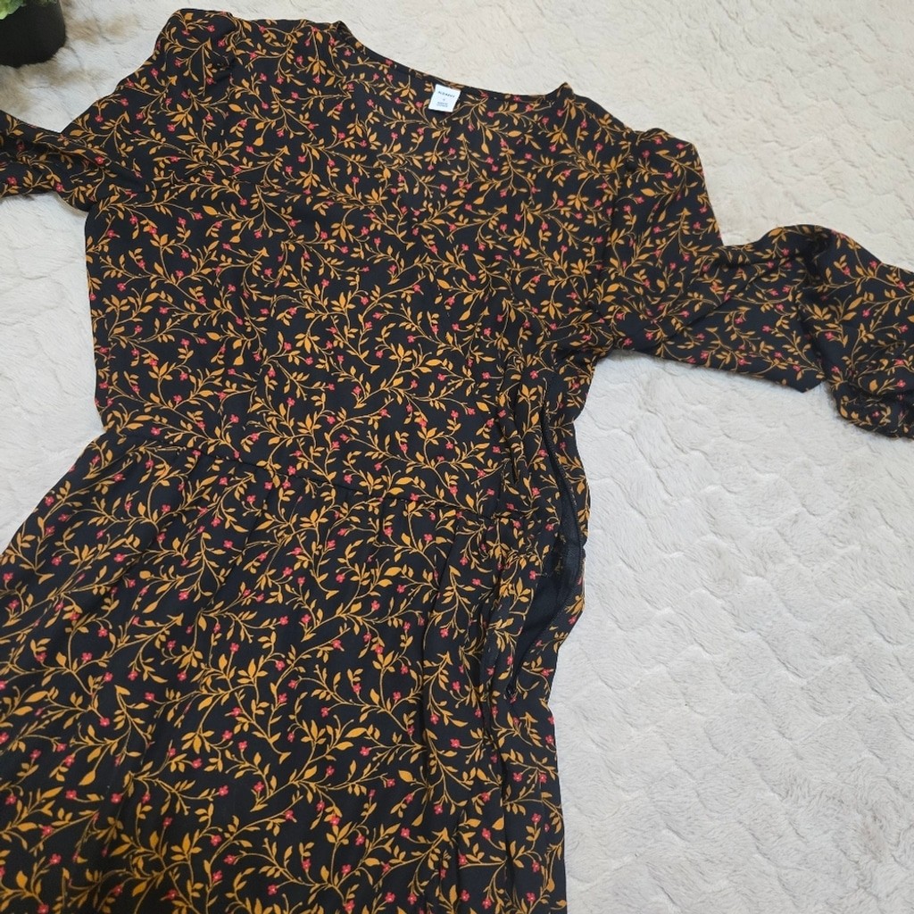 Old Navy Black, Gold, and Red Faux Wrap Ruffle Skirt Midi-Dress, Small