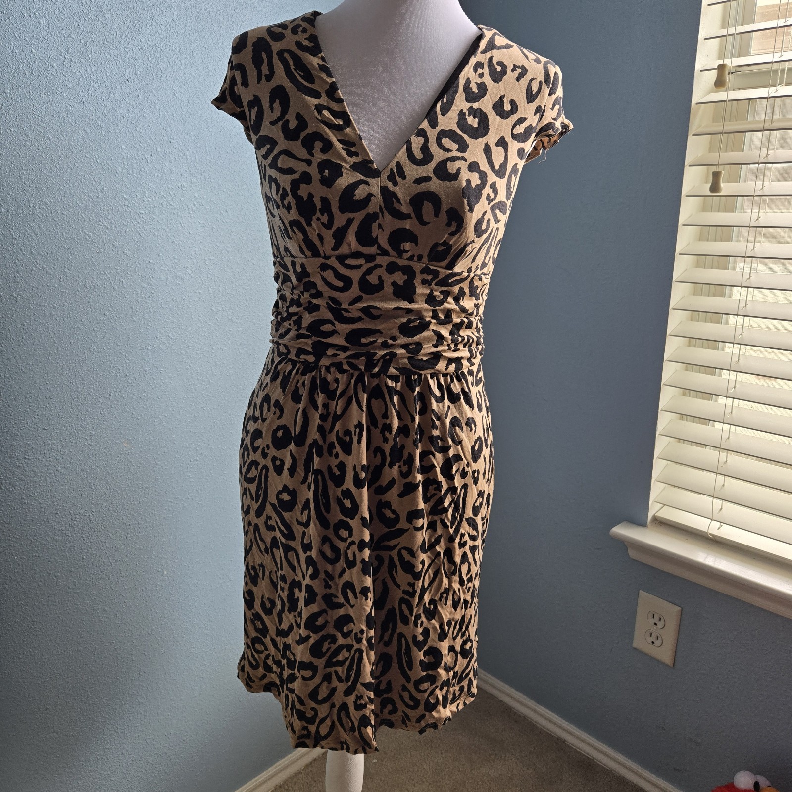 Kay Unger New York Silk Dress With Ruched Waist V-Neck Leopard Print Size 6