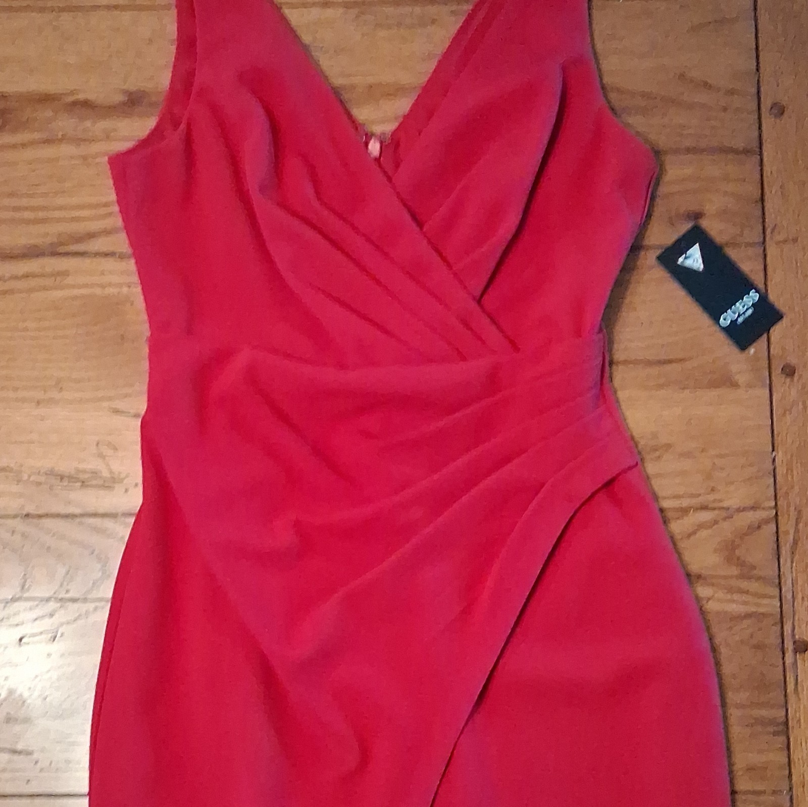GUESS Red Sheath Dress 4 V-Neck Sleeveless Knee-Length Pleated Lined Zip