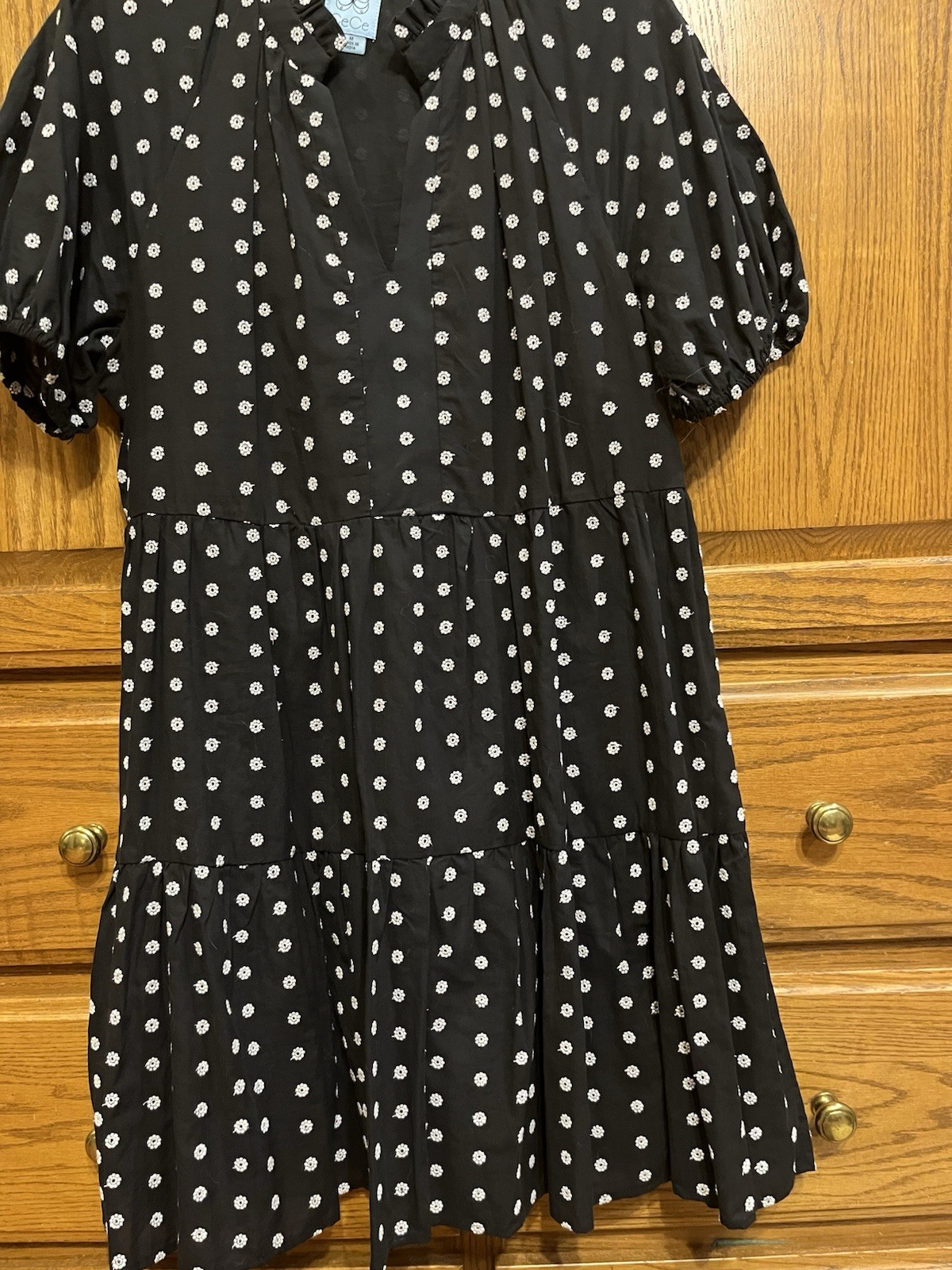 CeCe Women’s Black/White Floral V-Neck Puff Sleeve Ruffle Tiered Dress M