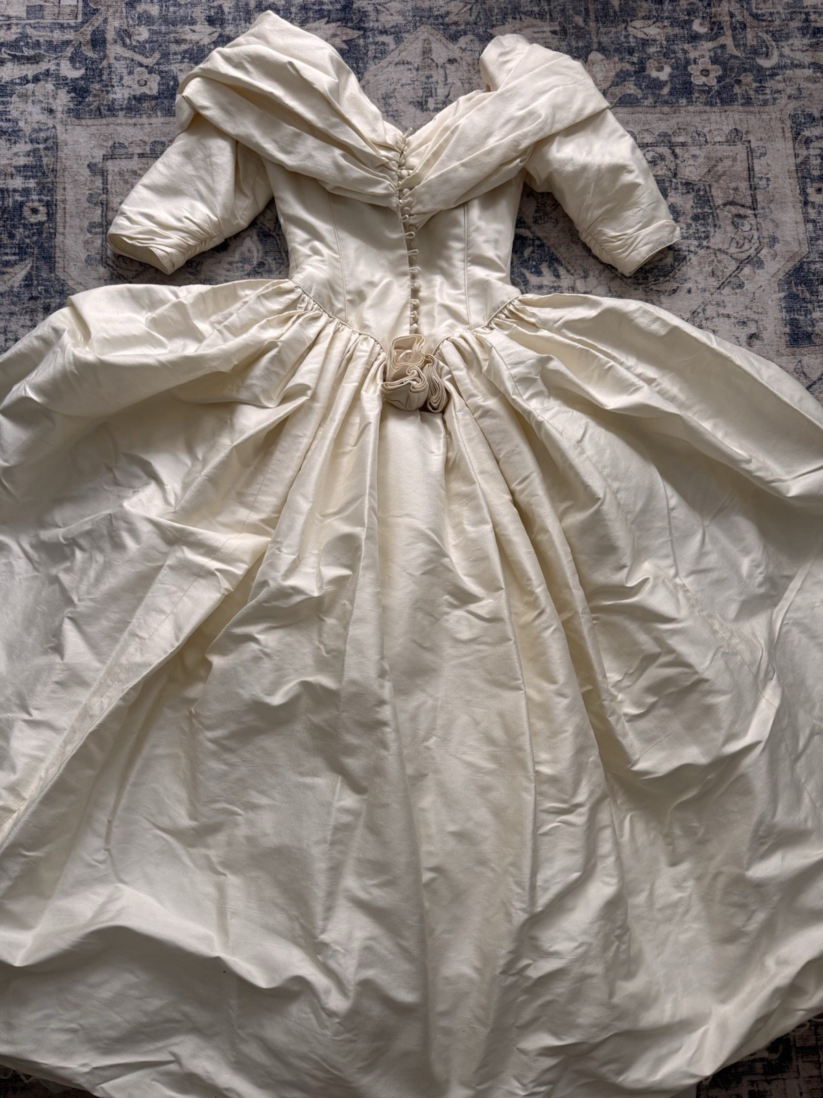 Gorgeous Silk Annalise Sharp London Gown Excellent Condition.
