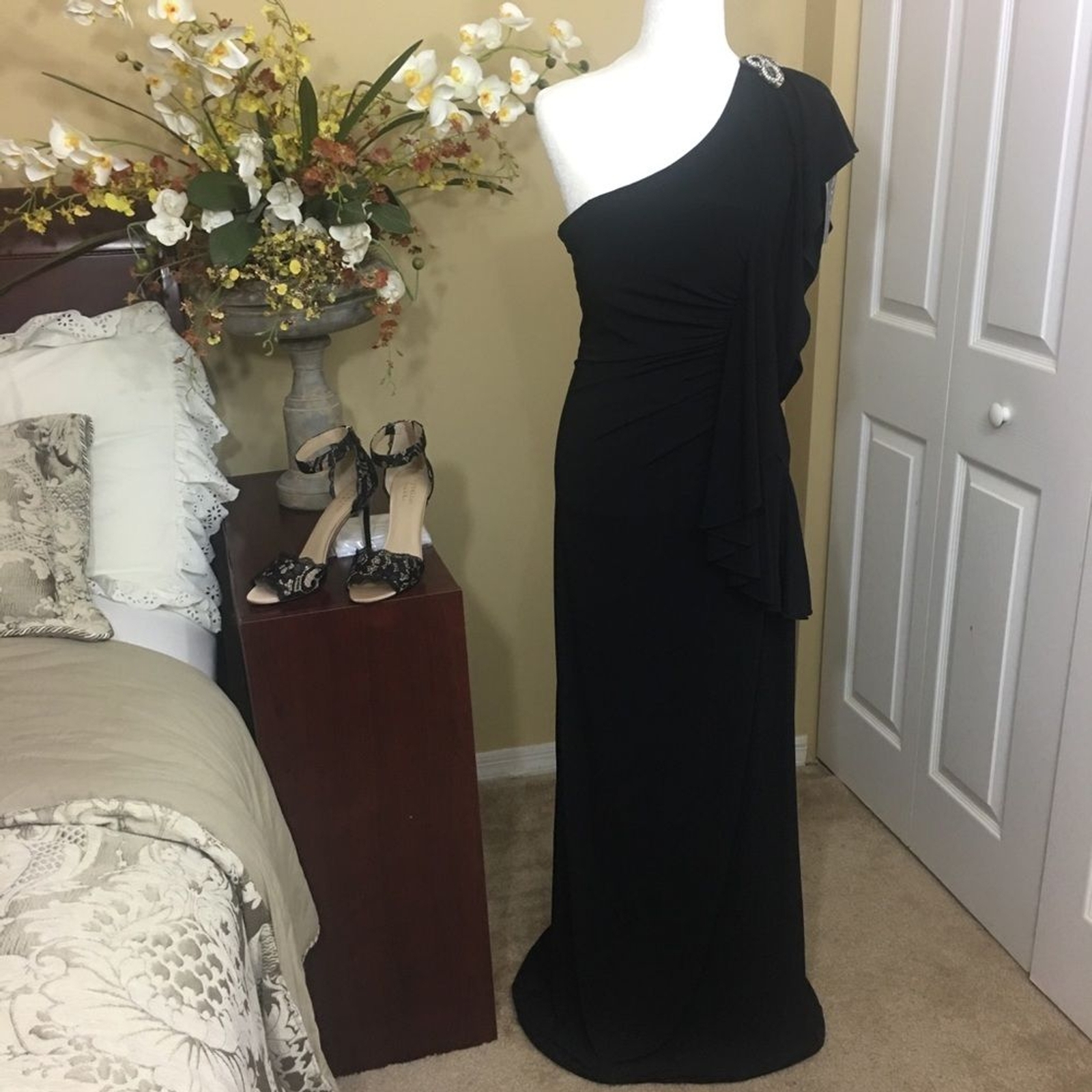 Cachet One Shoulder Floor Length Formal Gown Dress Black Size 10 Gala Cocktail
