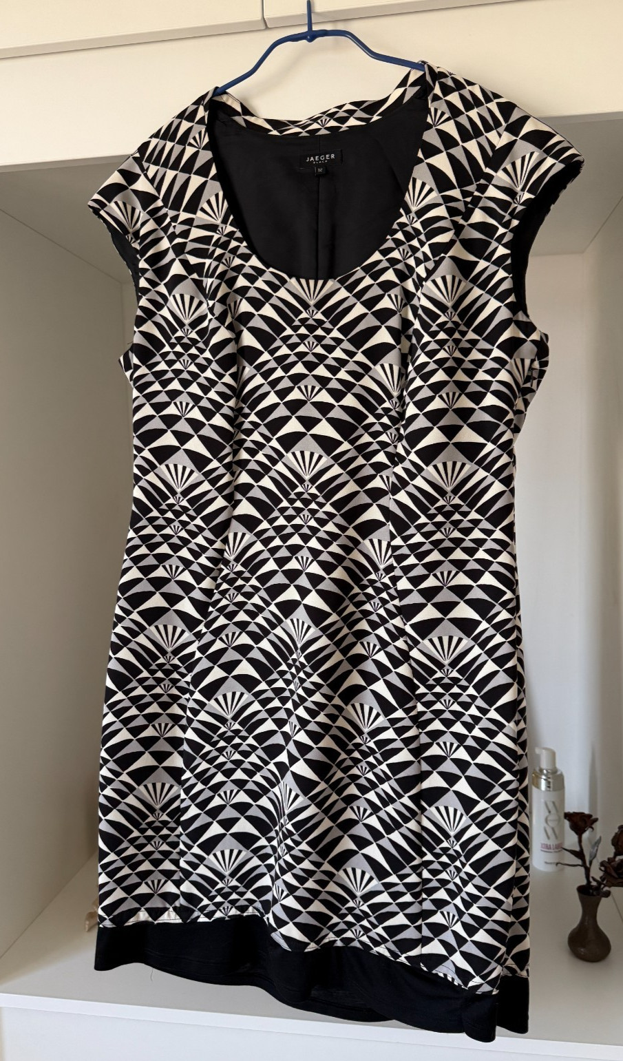 Jaeger Black Range Silk Size 12 Black/Cream/Grey geometric patterned dress