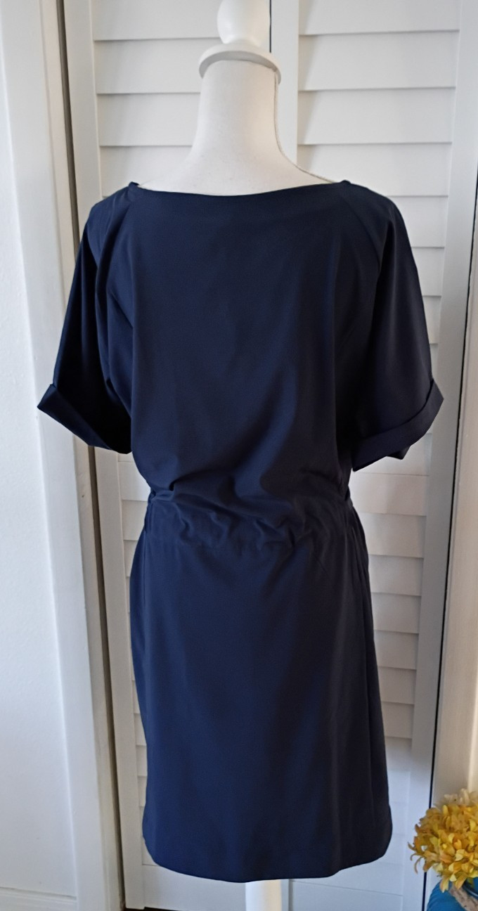 HH Helly Hansen Thalia Light Weight Wicking Stretch Navy Dress Swim Cover M