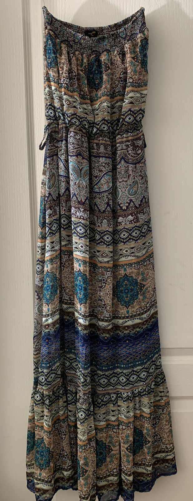 EUC Miss Avenue Women’s Tube Top Dress Size Small 47 Inches Long