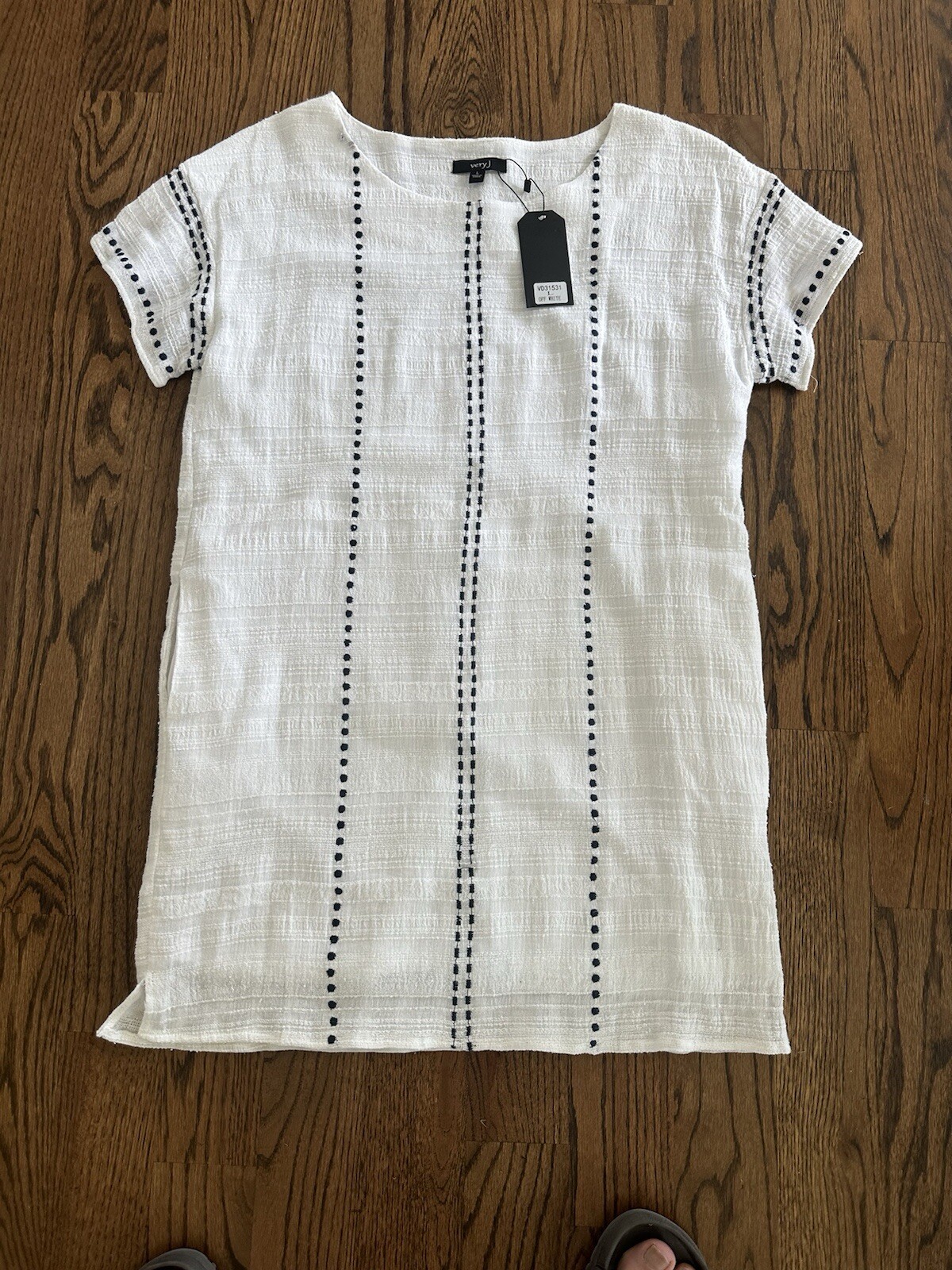 Very J Women’s Off White Blue Stripe Short Sleeve Shirt Large NWT VD31531