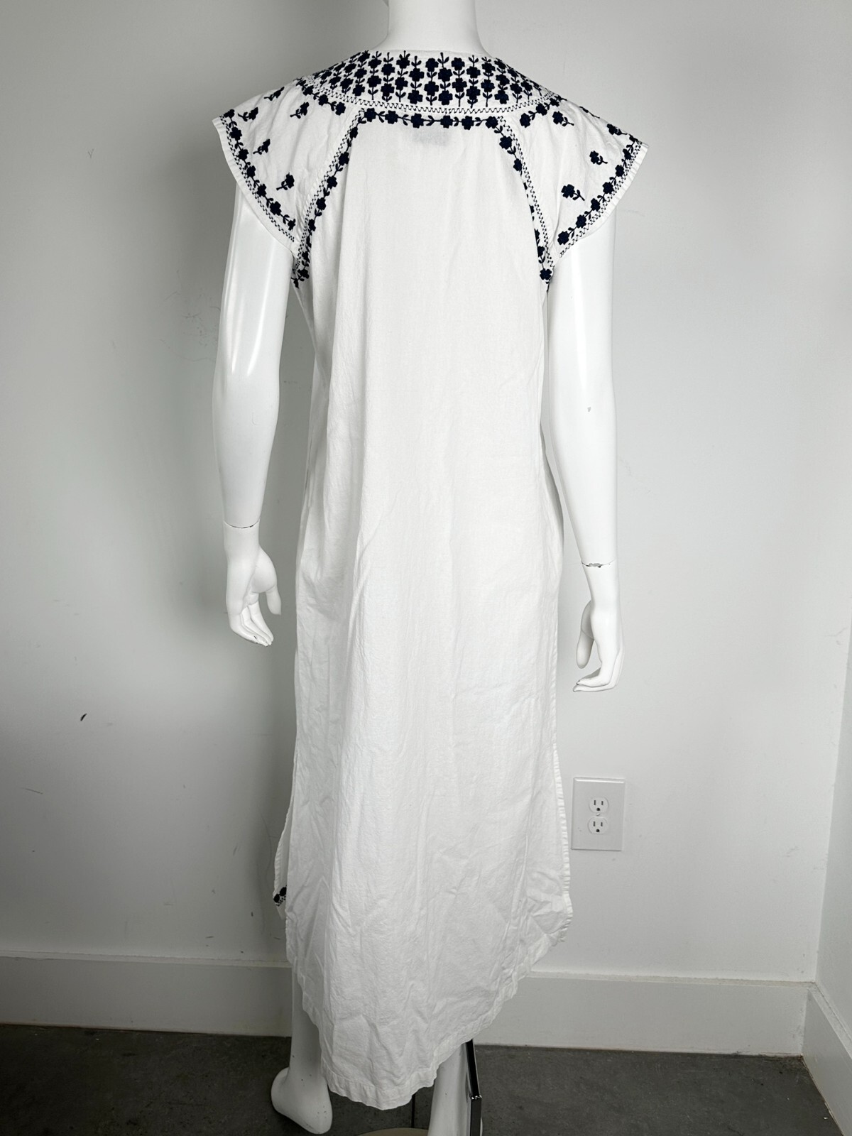Madison Matthews White Cotton Embroidered Midi Dress Size Medium