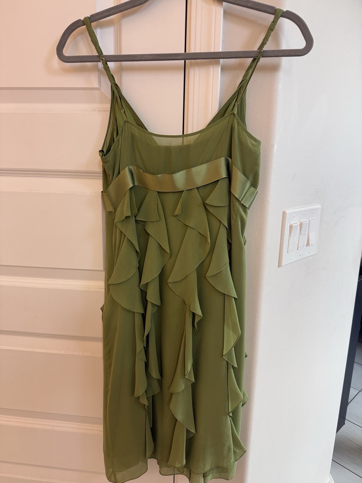 BCBGMAXAZRIA Green Solid Fit & Flare V-Neck Sleeveless Ruffle Lined Dress 6